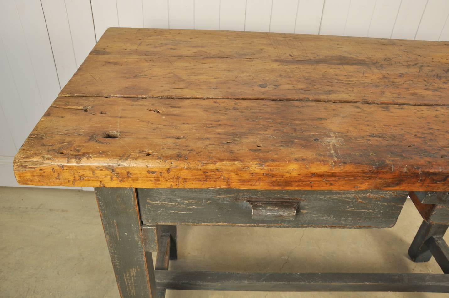 1950s Little Industrial Spanish Workbench In Distressed Condition In Cirencester, Gloucestershire