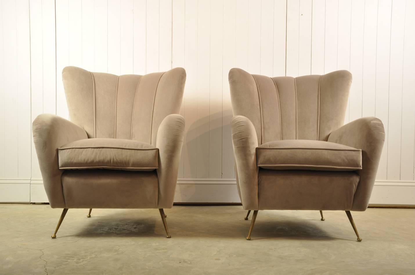 Pair of Light Grey 1950s Italian Armchairs In Good Condition In Cirencester, Gloucestershire