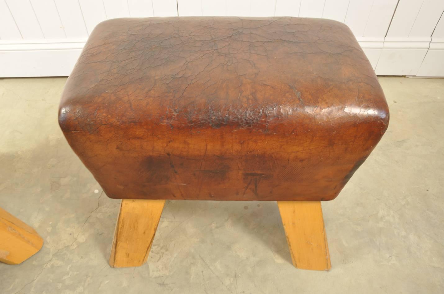 Small Vintage Reclaimed Leather Pommel Horse Bench In Distressed Condition In Cirencester, Gloucestershire