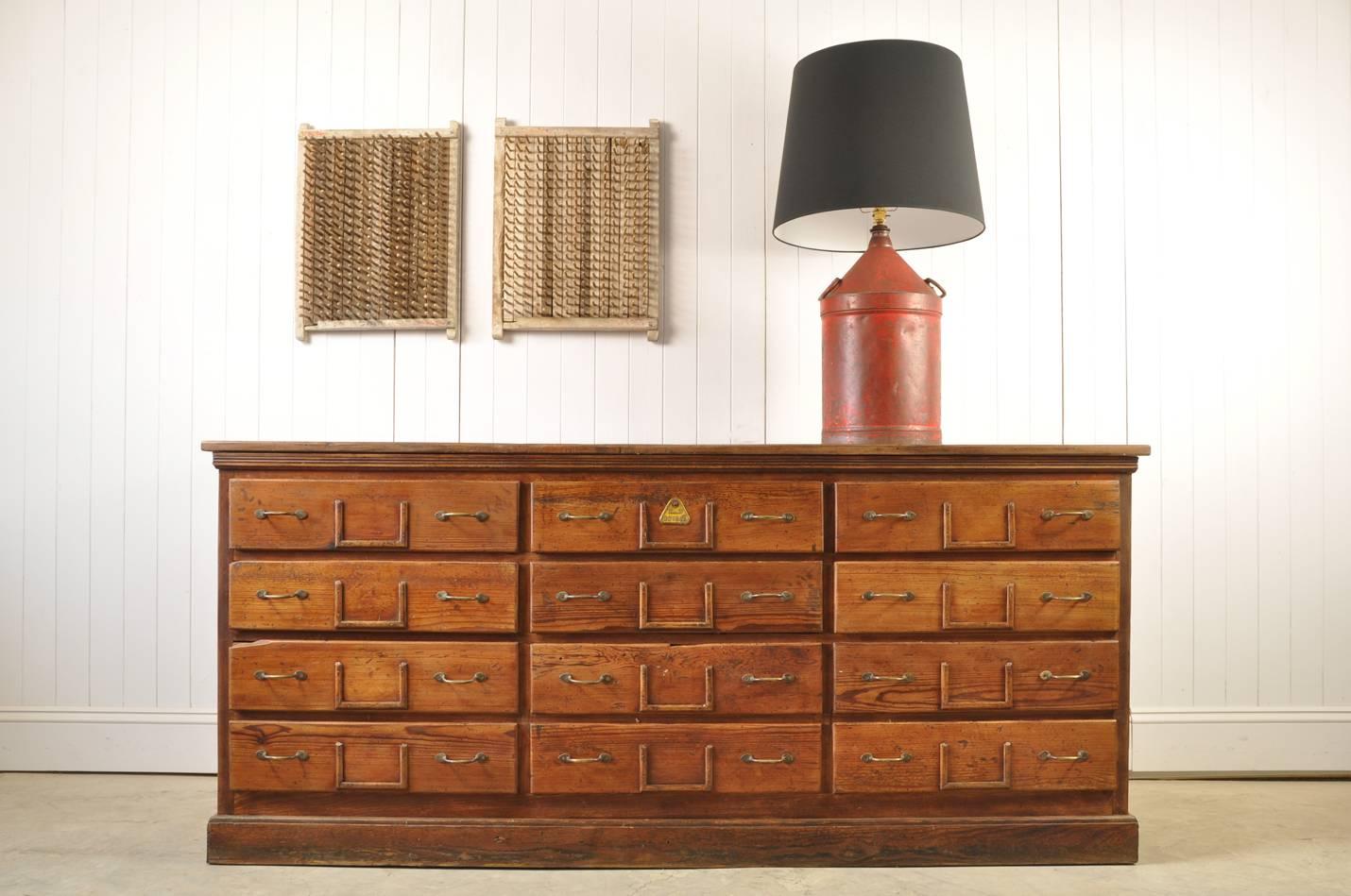 French Pitch Pine Bank of Drawers, circa 1900 For Sale 3
