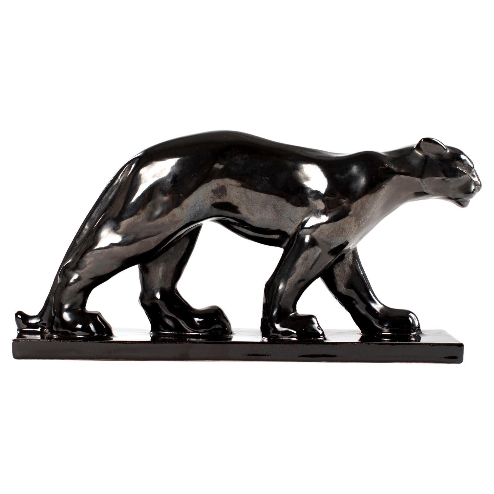 French, black Art Deco ceramique panther sculpture, 1930s.

Exptrem cubist looking object, very rare as ceramic.
The strong look of the object comes from the very well realized dynamics of the object, the exaggerated cubist shape and the black