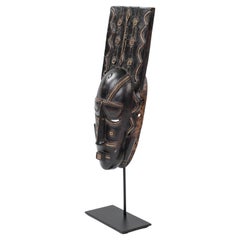 Maschera Ligbi africana in legno con piastra sporgente sulla testa, Costa d'Avorio anni '80