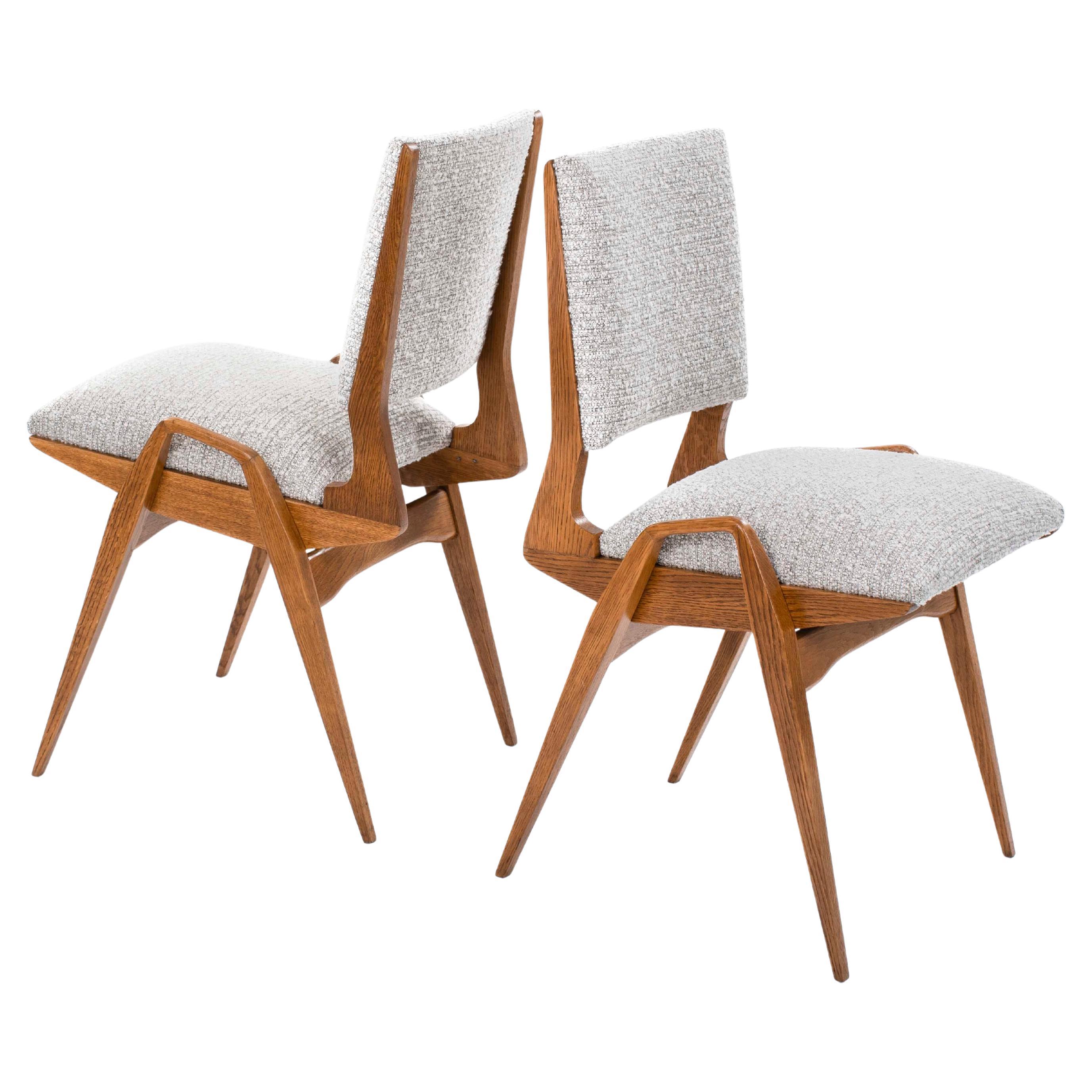 Coppia di sedie francesi di metà secolo in Oak con tessuto Bouclé di Maurice Pré 1950s in vendita