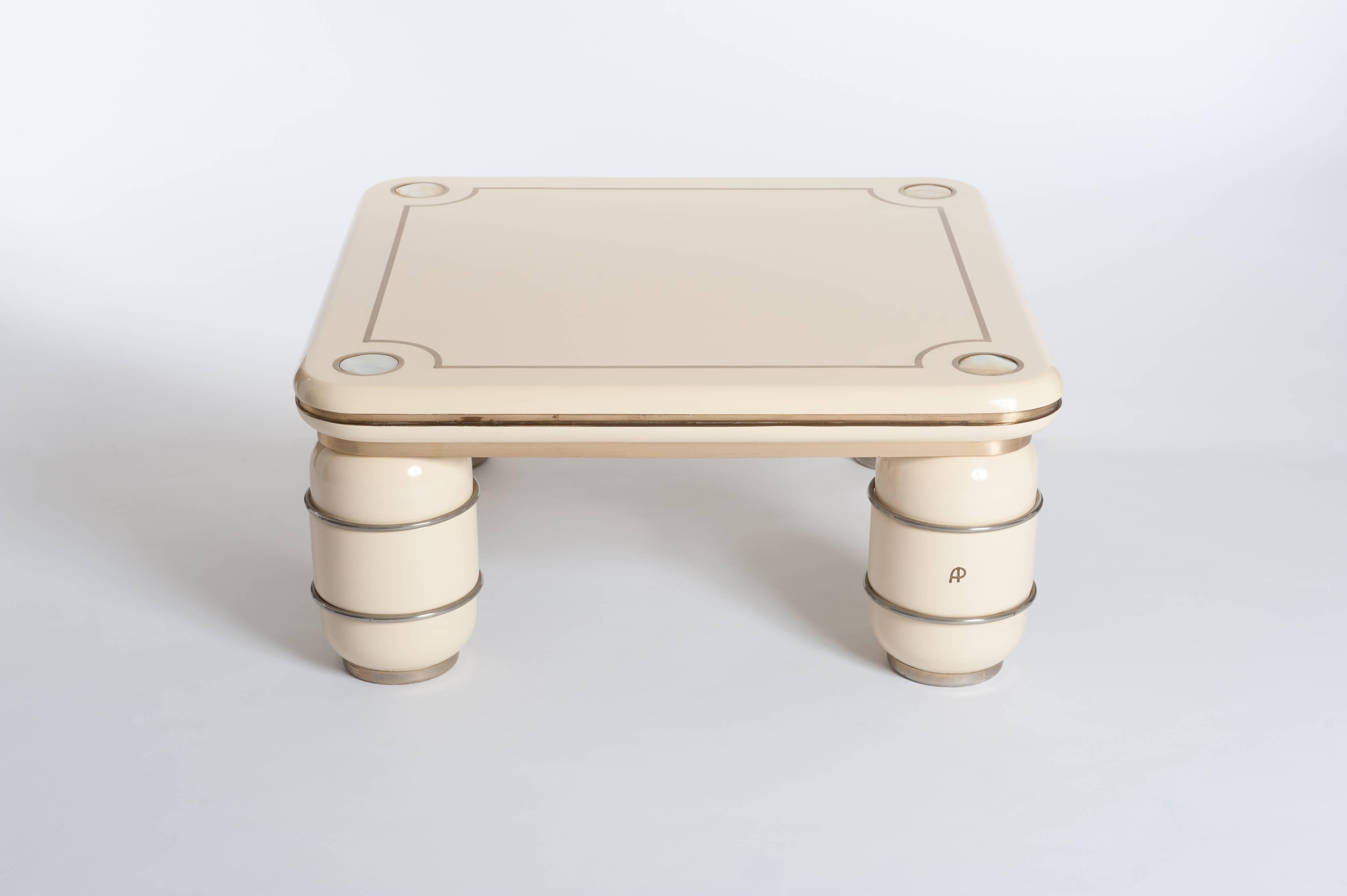 Beautiful Italian design by Antonio Pavia, signed AP (for Romeo Rega)
Pastel-colored lacquer, fine inlays of brass and mother-of-pearl, the feet are decorated with small metal borders.