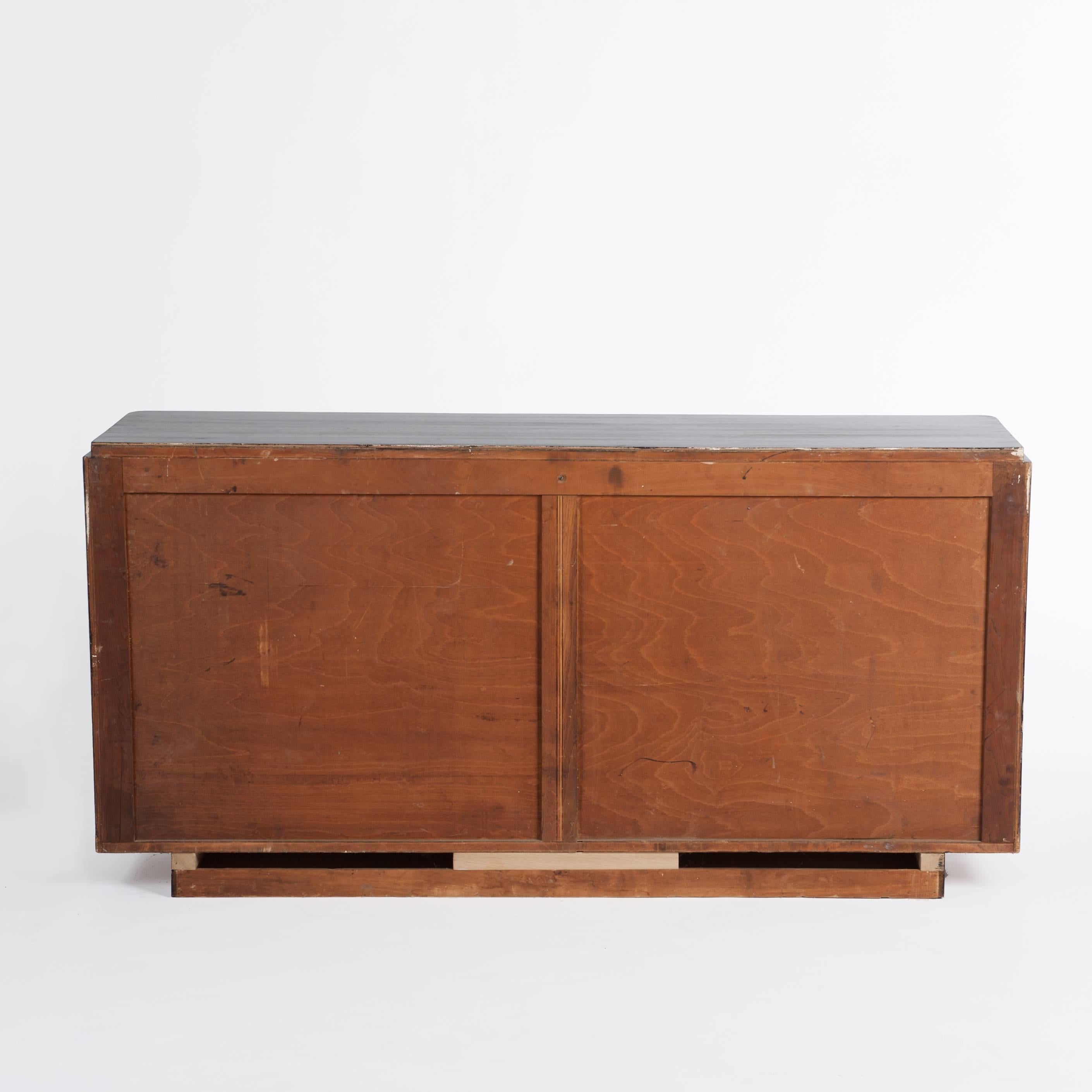 French Art Deco Sideboard, Oak Ceruse with Red Lacquered Front Doors im Zustand „Gut“ in Salzburg, AT