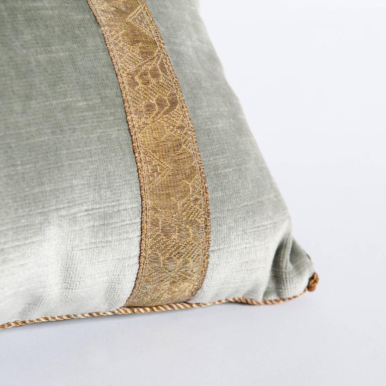 Pair of Pastel Green Colored Velvet Pillows with Antique Metallic Embroidery  In Good Condition For Sale In Salzburg, AT