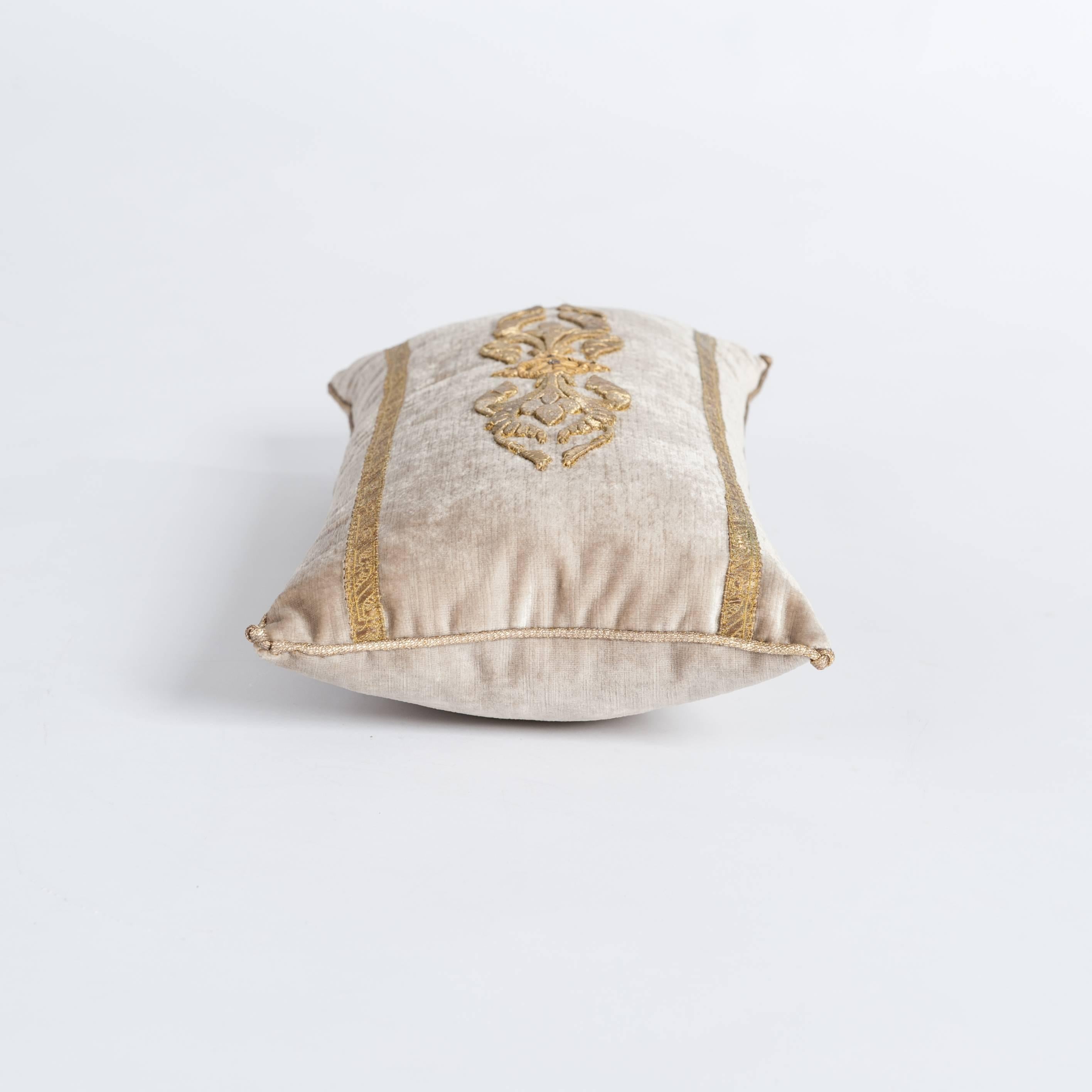 18th Century and Earlier Pair of Champagne-Beige Colored Velvet Pillows with Antique Metallic Embroidery