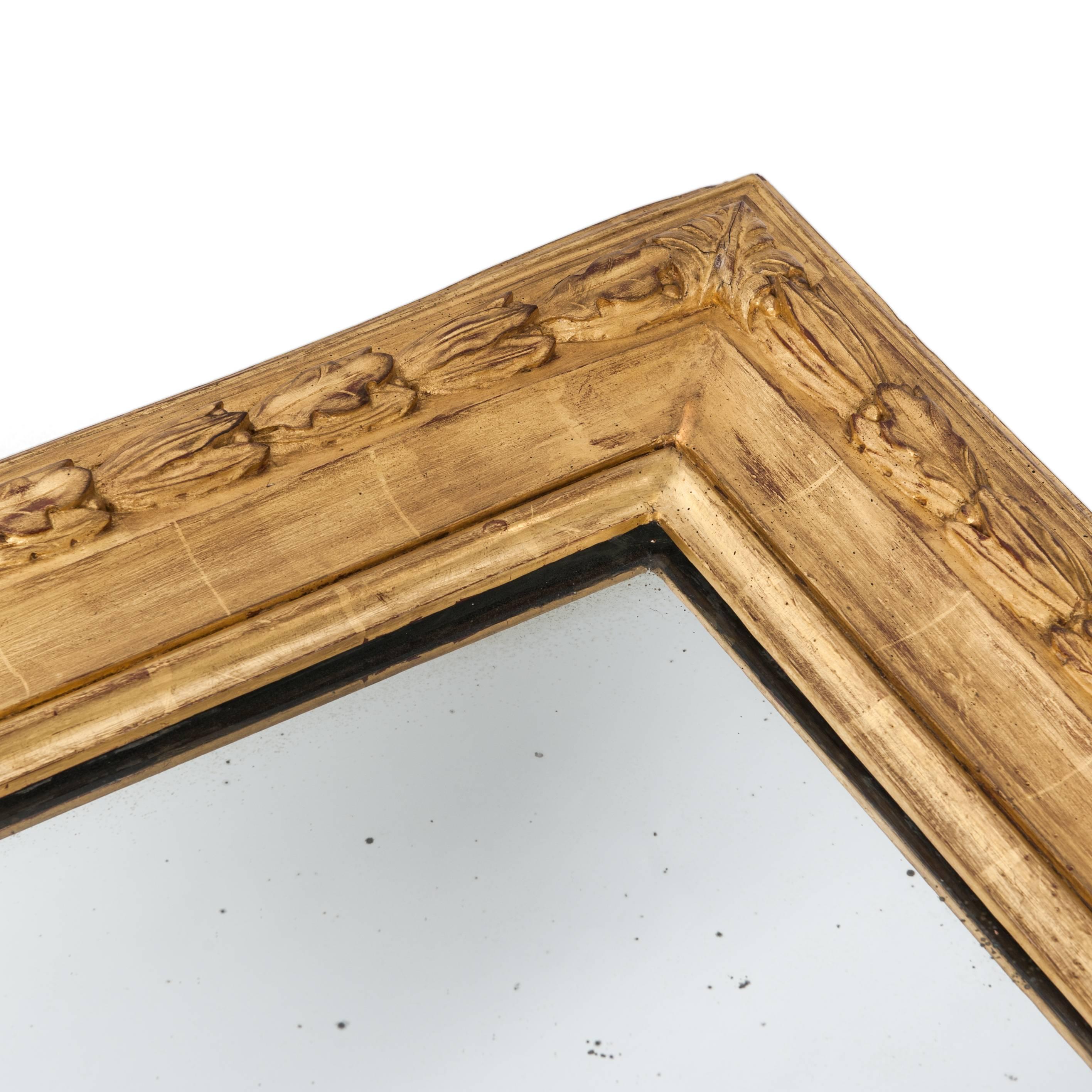 Miroir mural Louis XVI doré, 18ème siècle avec verre mercuré d'origine Bon état - En vente à Salzburg, AT
