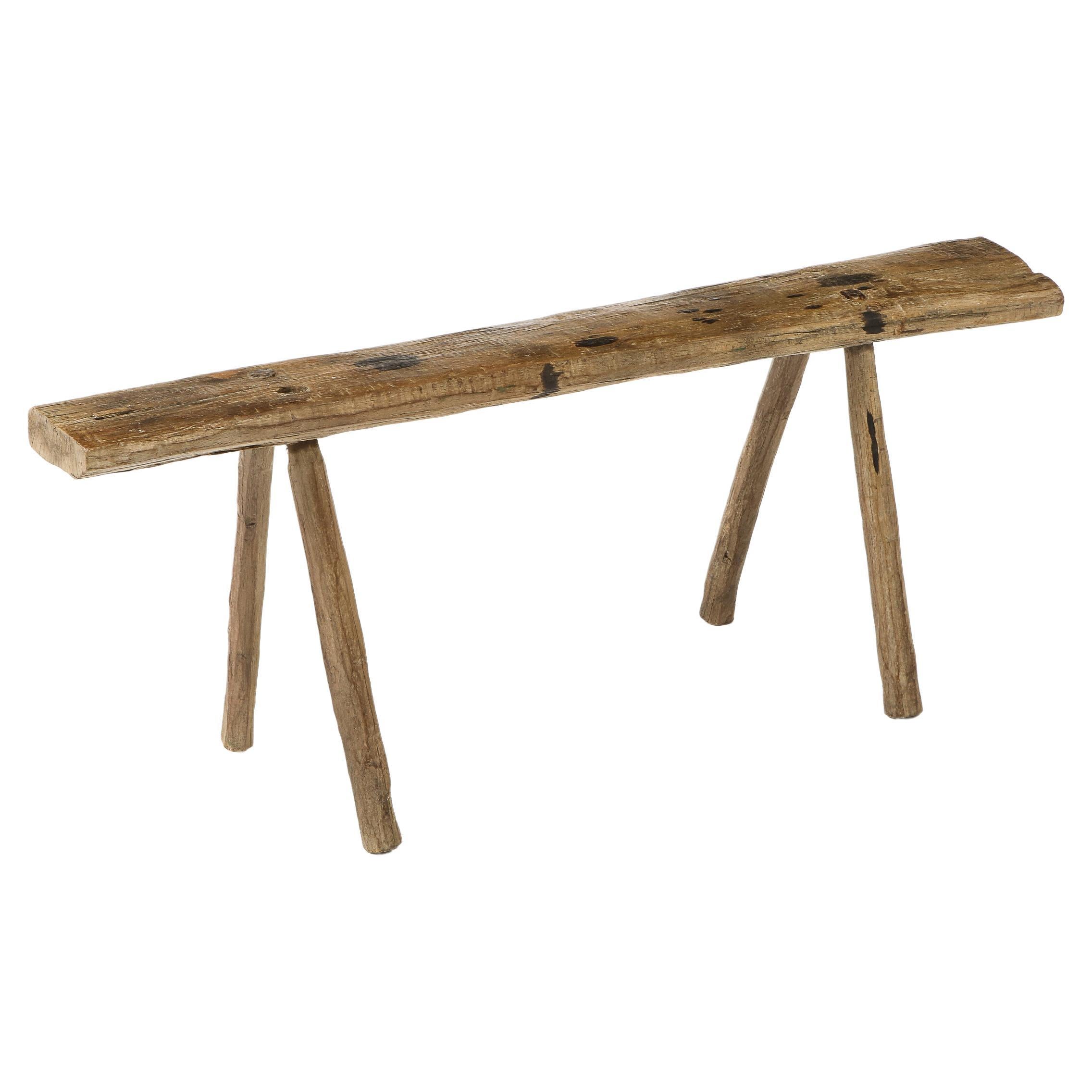 Panchina scultorea rustica in legno massiccio con gambe strombate, Francia, anni '40