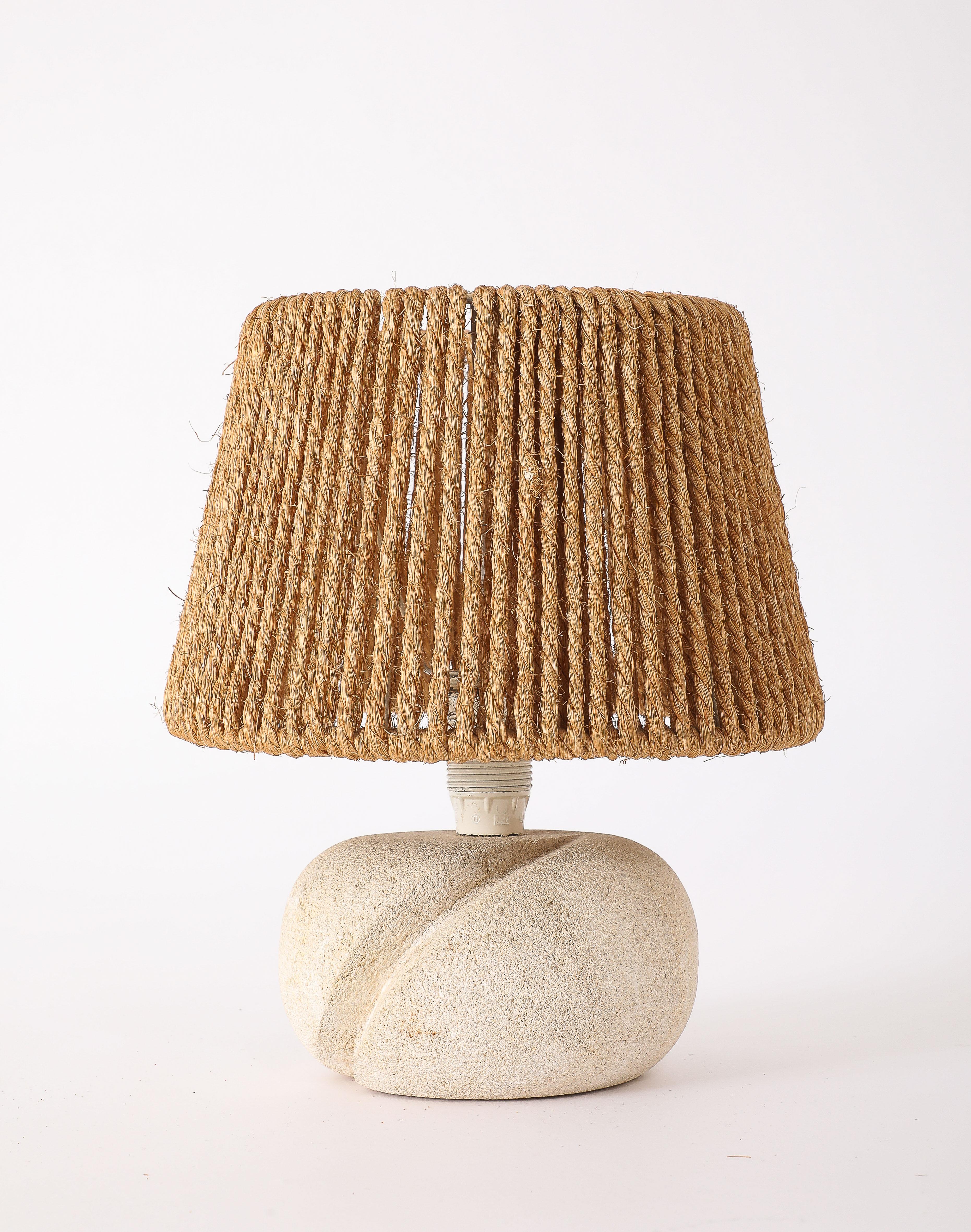 Mid-Century moderno Lampada in pietra calcarea e corda A. Tormos, Francia, anni '60 in vendita