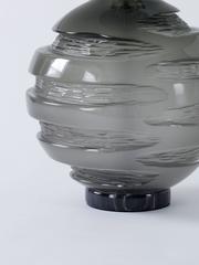 Lampada da tavolo Gemini in vetro grigio soffiato a mano, Andrew Hughes