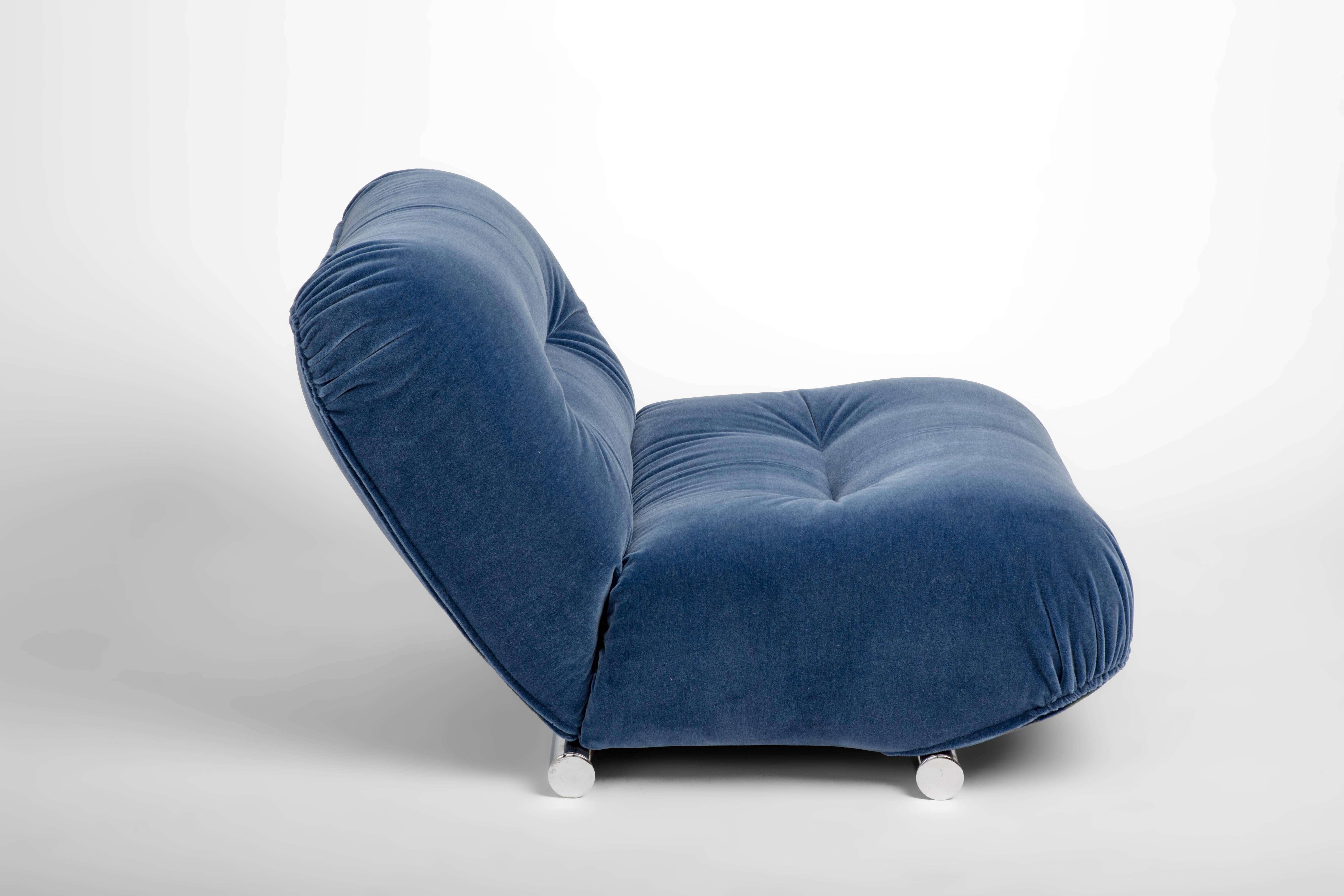 Pair of Mid-Century 1960s Italian Lounge Chairs in Blue Mohair with Chrome Legs In Good Condition In New York, NY