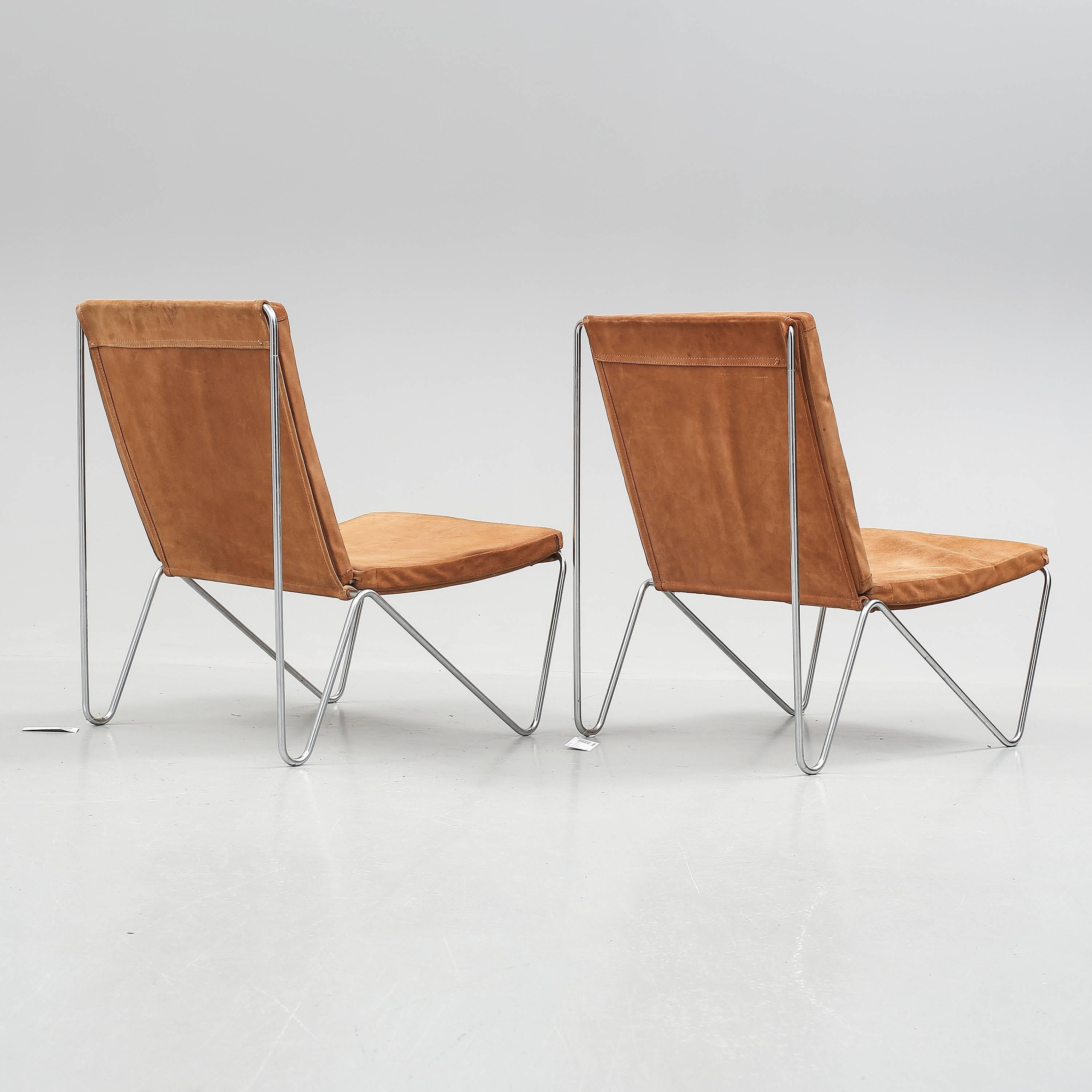Rare Iconic pair of original bachelor chairs by Vernor Panton for Fritz Hansen, 1955, Denmark. Beautiful Patina. 