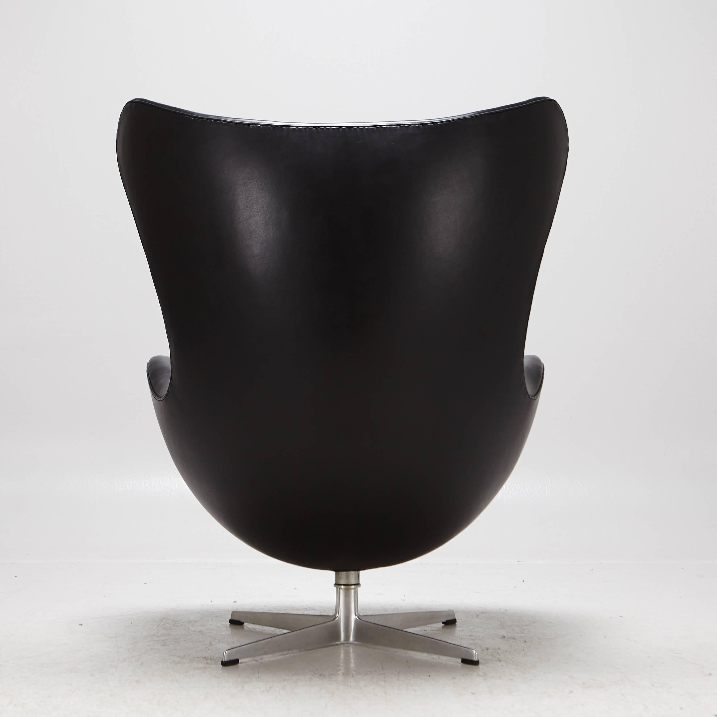 Mid-20th Century Arne Jacobsen Egg Chair  For Sale