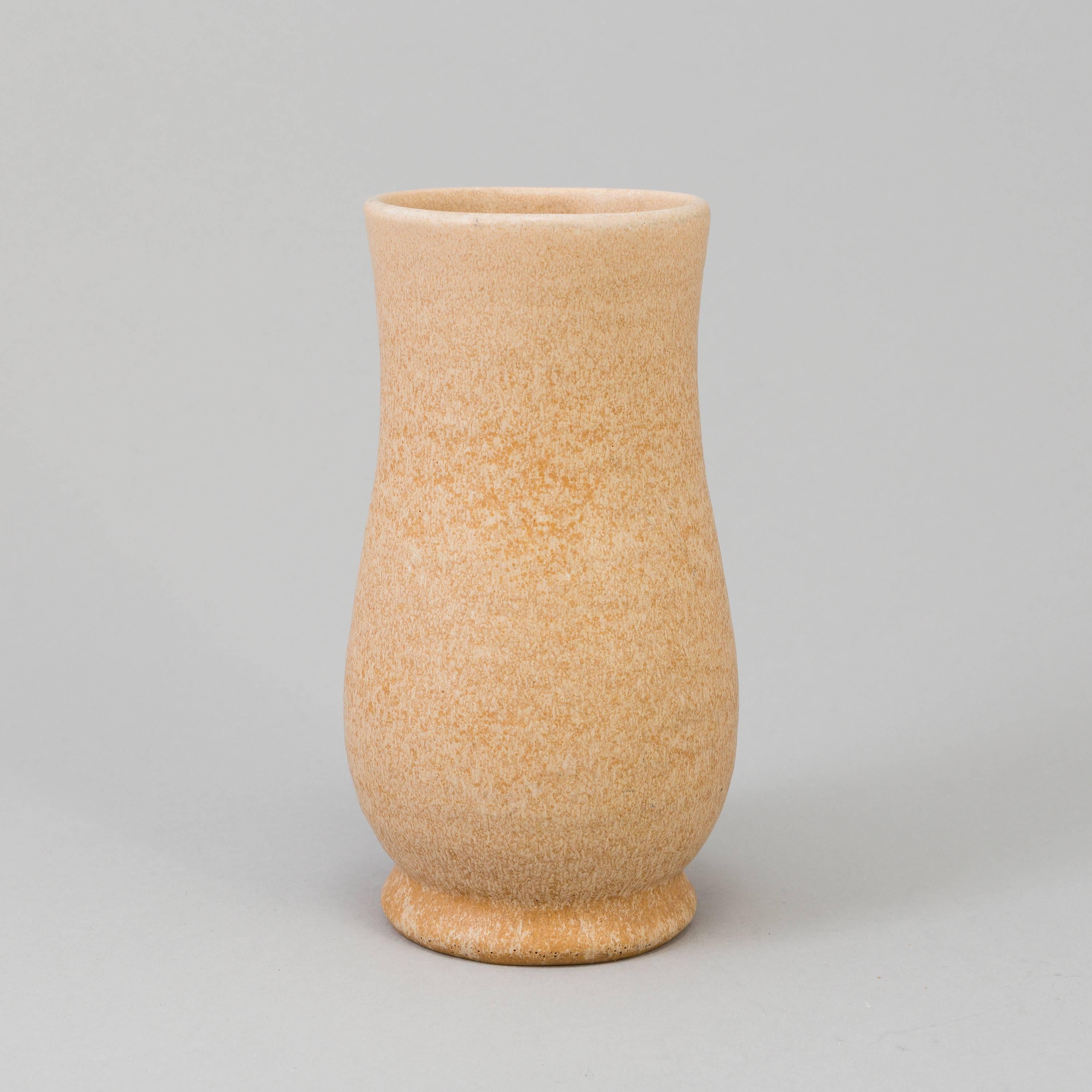 A vase by Edward Dahlskog for Bo Fajans.
Measure: Height 16 cm.

Dahlskog is represented at the National Museum in Stockholm.