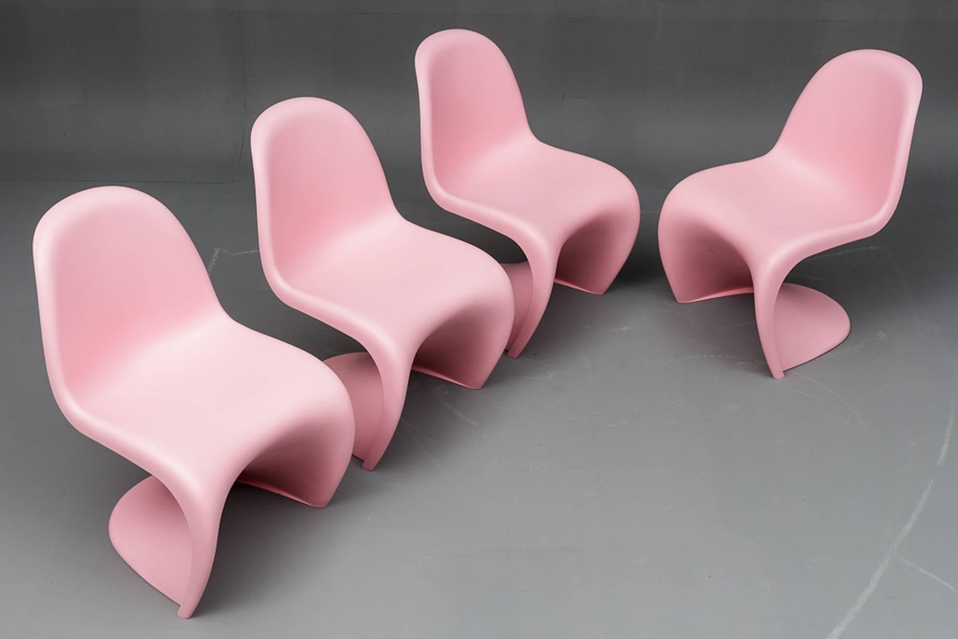 A iconic white stacking chair by influential Danish architect and designer Verner Panton (1926-1998). This cantilevered, stackable chair is the first single-form, injection-molded plastic chair ever produced. A masterpiece of design and technology.
