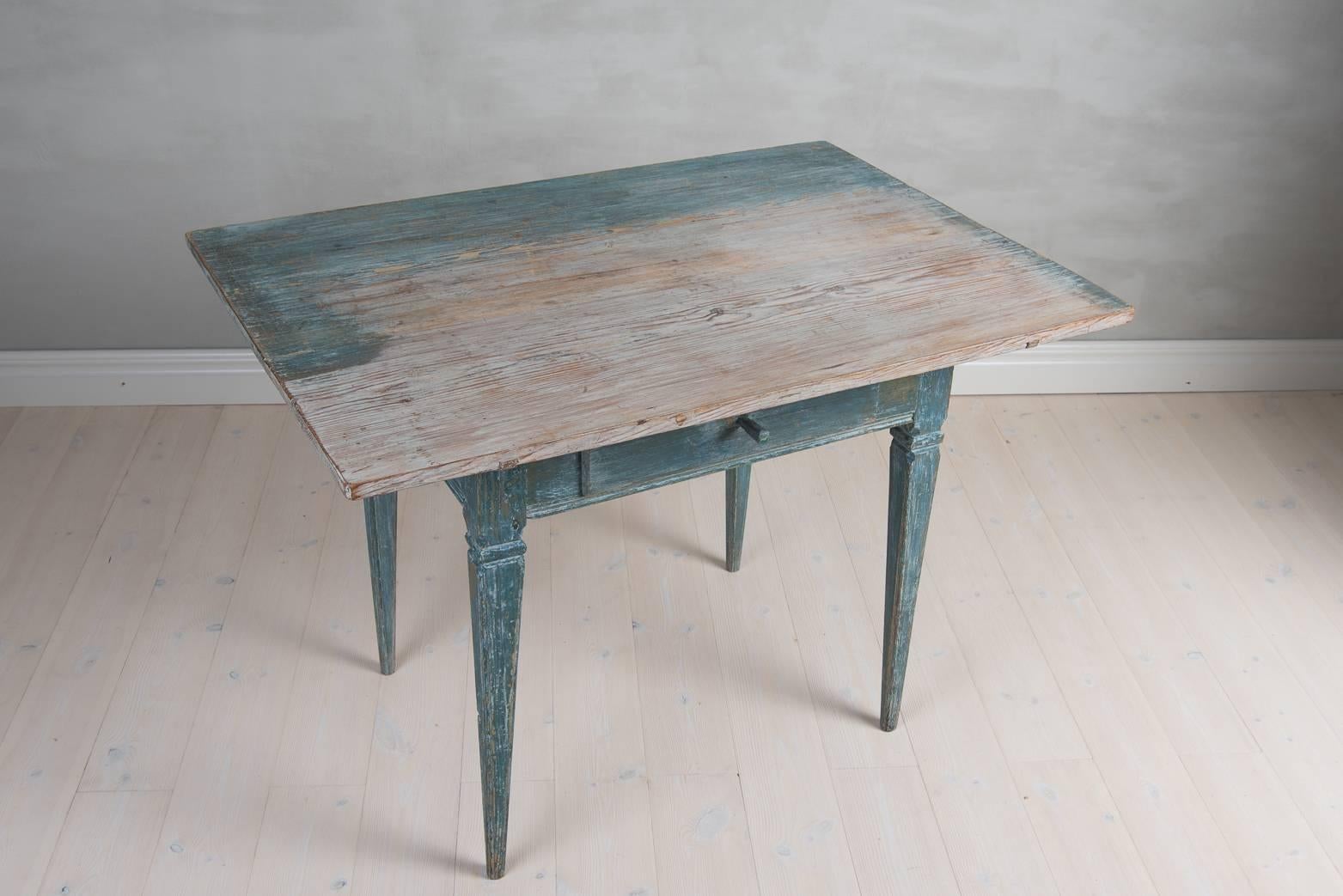 18th Century Swedish Painted Gustavian Desk In Good Condition In Kramfors, SE