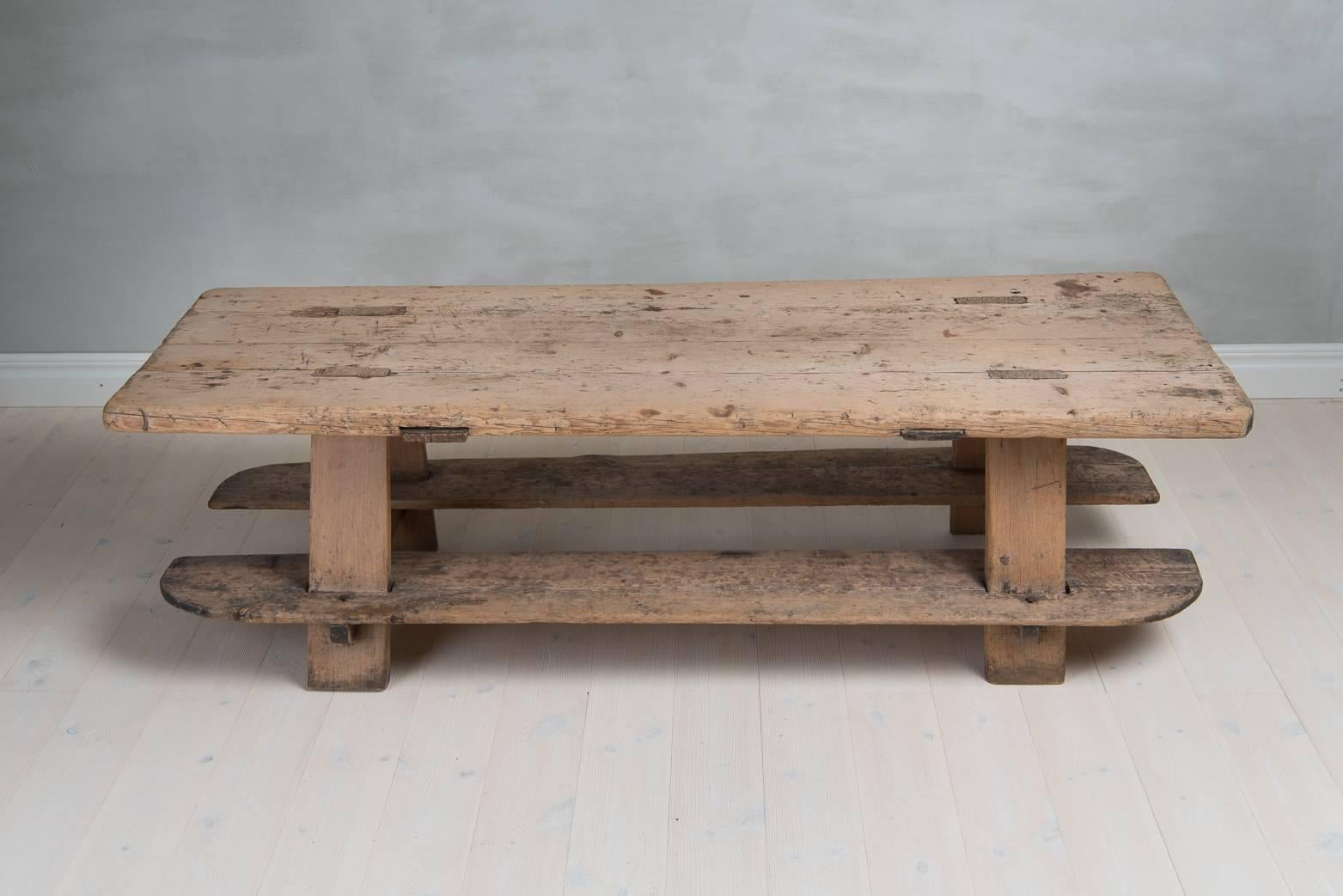 Rustique Table de ferme rustique du début du XVIIIe siècle en vente