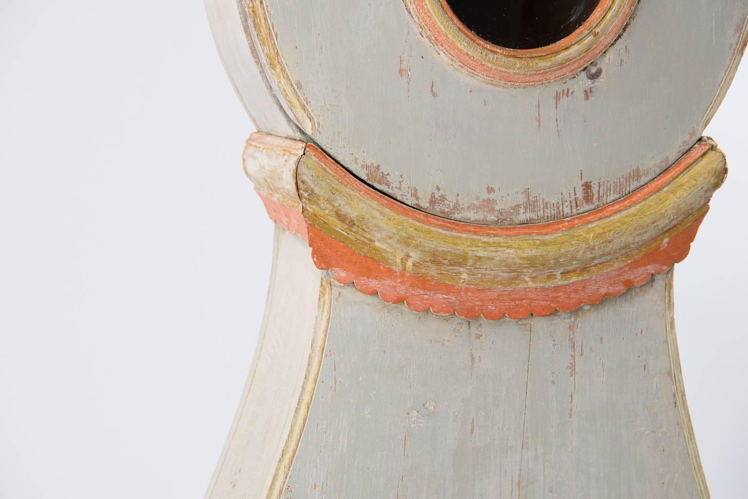 Antique Swedish Rococo Long Case Clock, So Called Mora Clock with Original Paint In Good Condition For Sale In Kramfors, SE