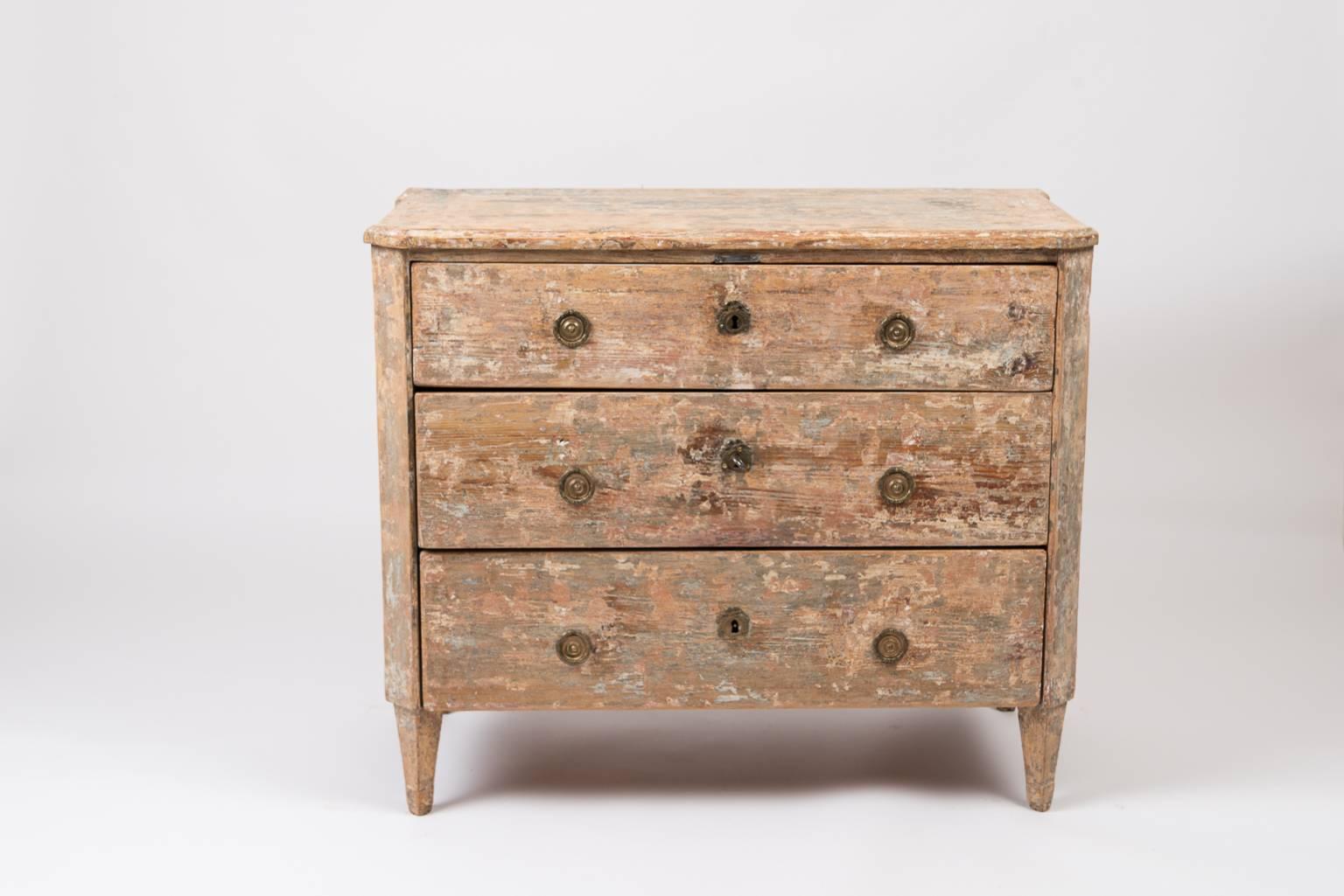 Bureau from the late 1700s with rustic patina and original paint. All hardware and the lock and key are original to the bureau and from the late 1700s. The lock for the top drawer is missing. Sweden.