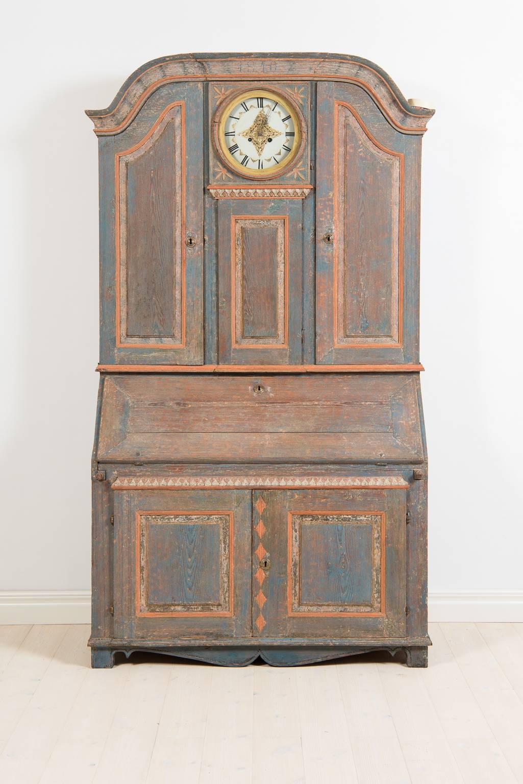Rare clock cabinet from northern Sweden. Dry scraped to blue original paint. Dating from the 1800s at the top. Hardware, lock and key are all original to the cabinet. The inside still has its original blue paint.
The clock comes with the original