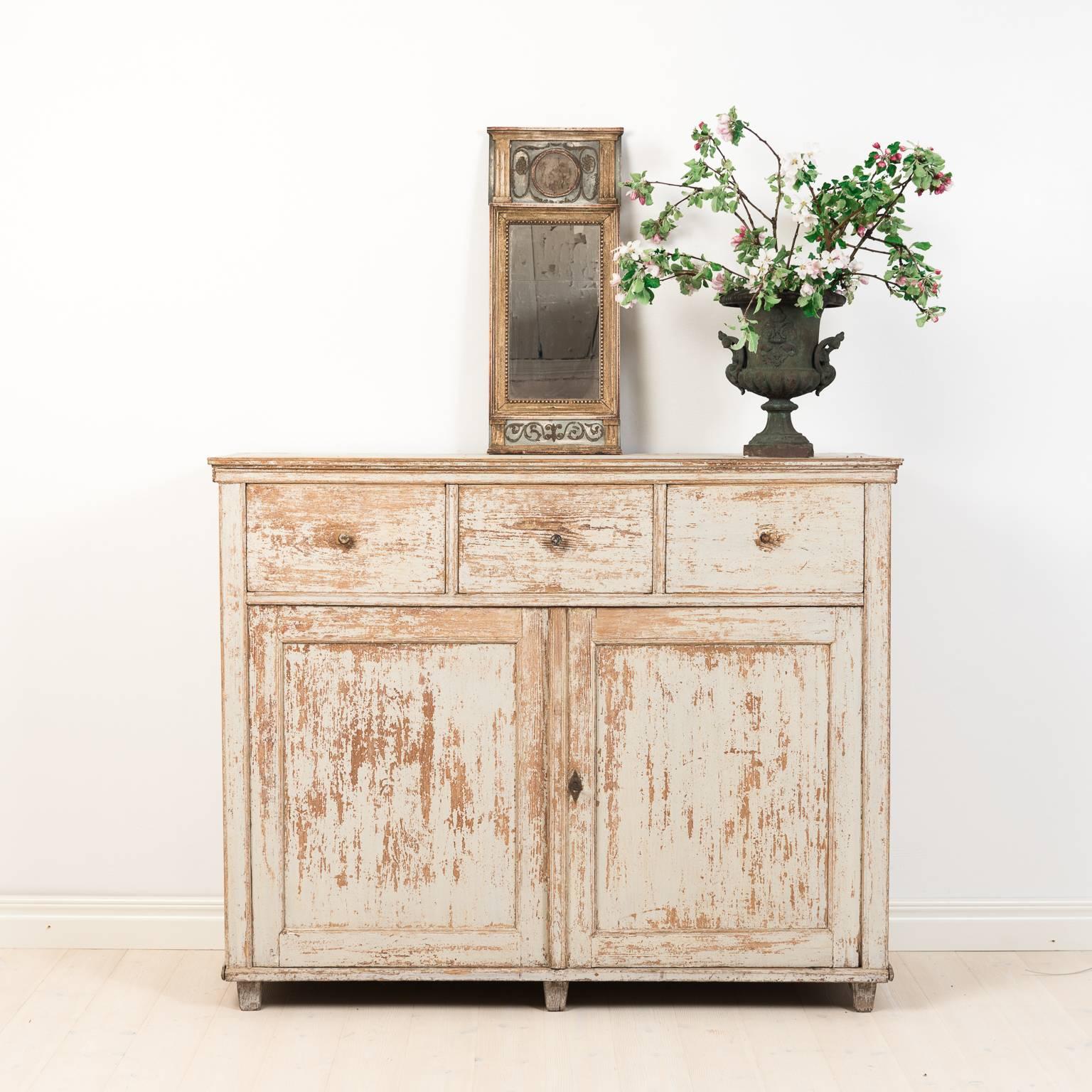 Gustavian sideboard from northern Sweden. Dry scraped to original paint. The drawers’ knobs are in slightly different shapes but all original to the sideboard. Original lock and supplied key.