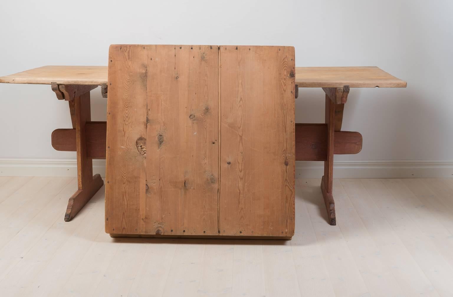 Swedish Farm House Table from the 1800s with Original Patina In Good Condition In Kramfors, SE