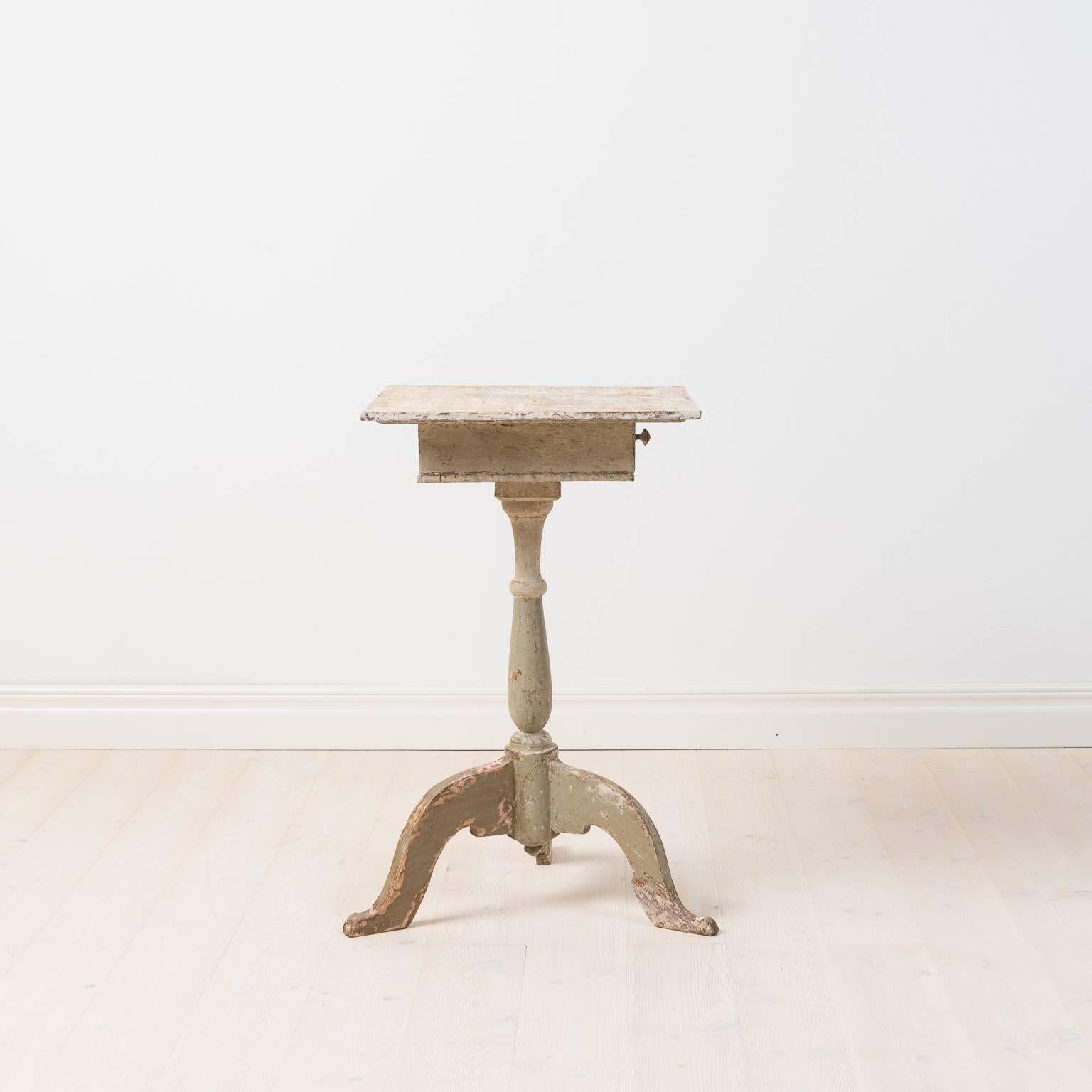 19th Century Swedish  Pedestal Table With One Drawer In Good Condition In Kramfors, SE