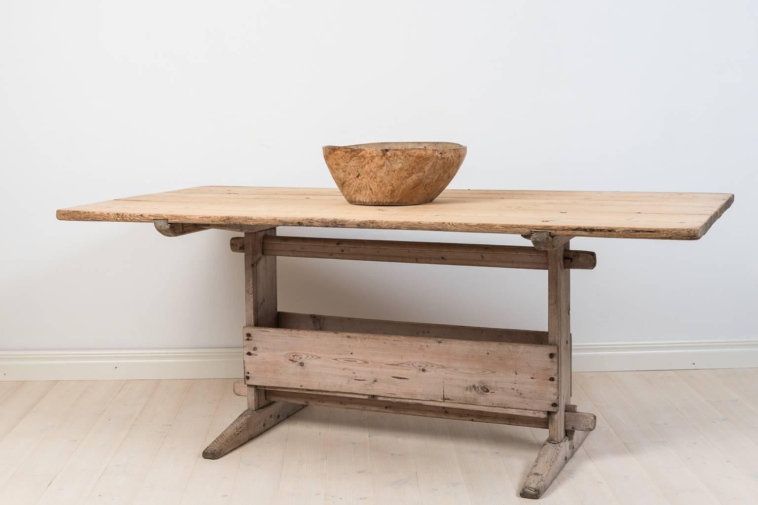 18th Century Swedish Folk Art Table in Pine In Good Condition In Kramfors, SE