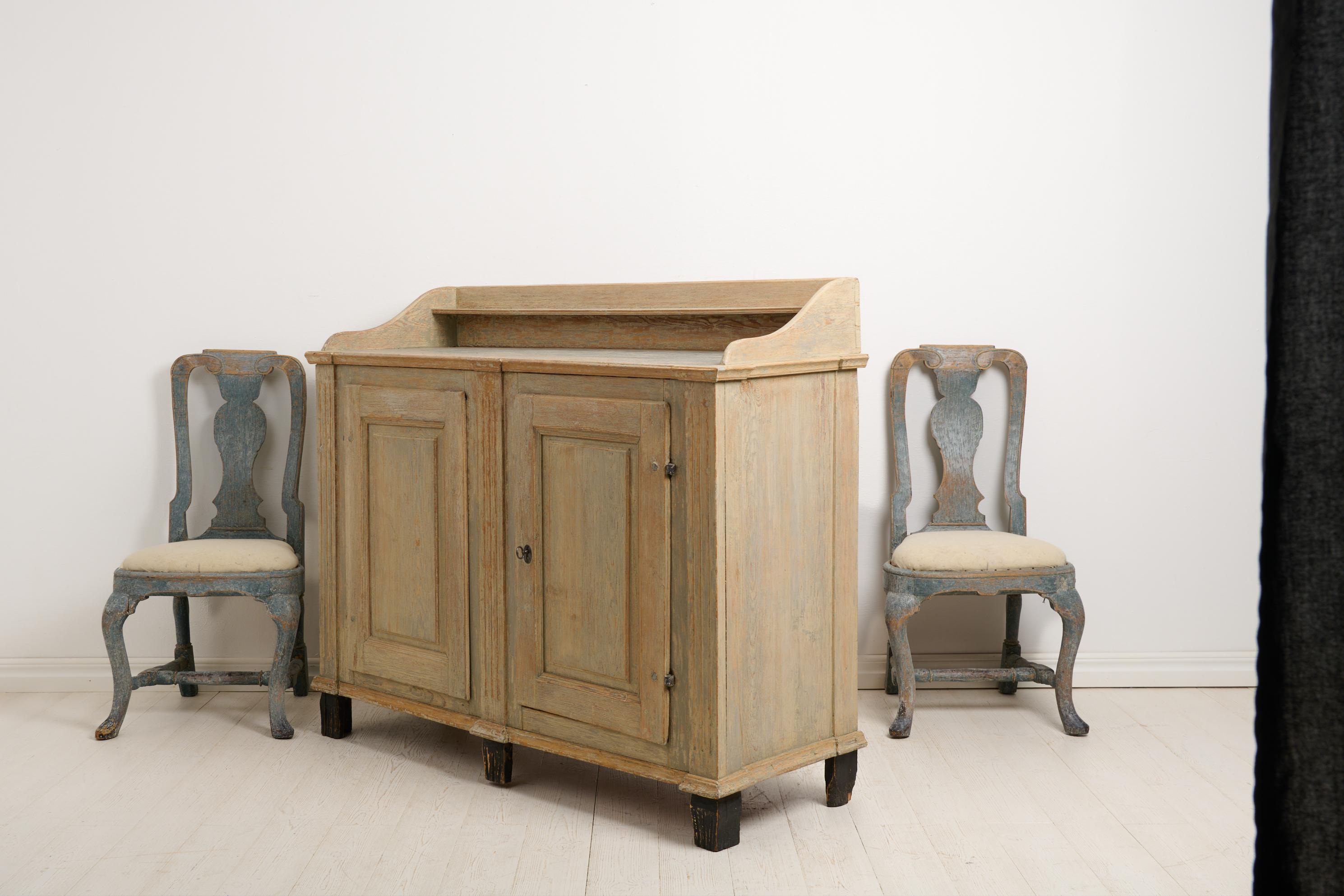 Echtes antikes klassisches Gustavianisches Sideboard aus Kiefer aus Nordschweden (Handgefertigt) im Angebot