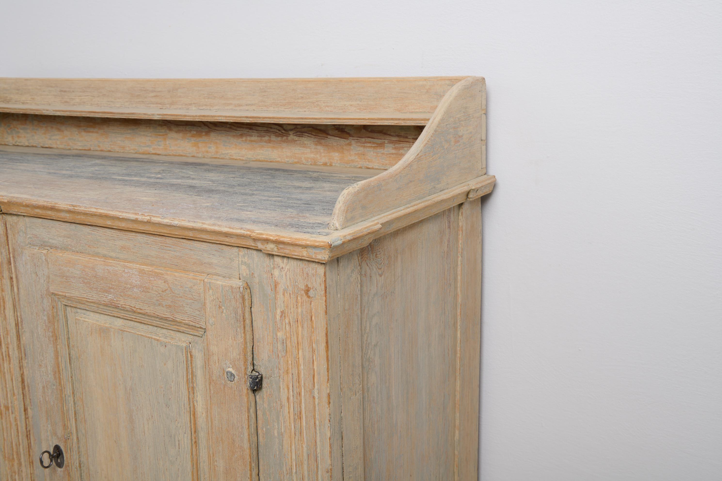 Echtes antikes klassisches Gustavianisches Sideboard aus Kiefer aus Nordschweden im Angebot 4
