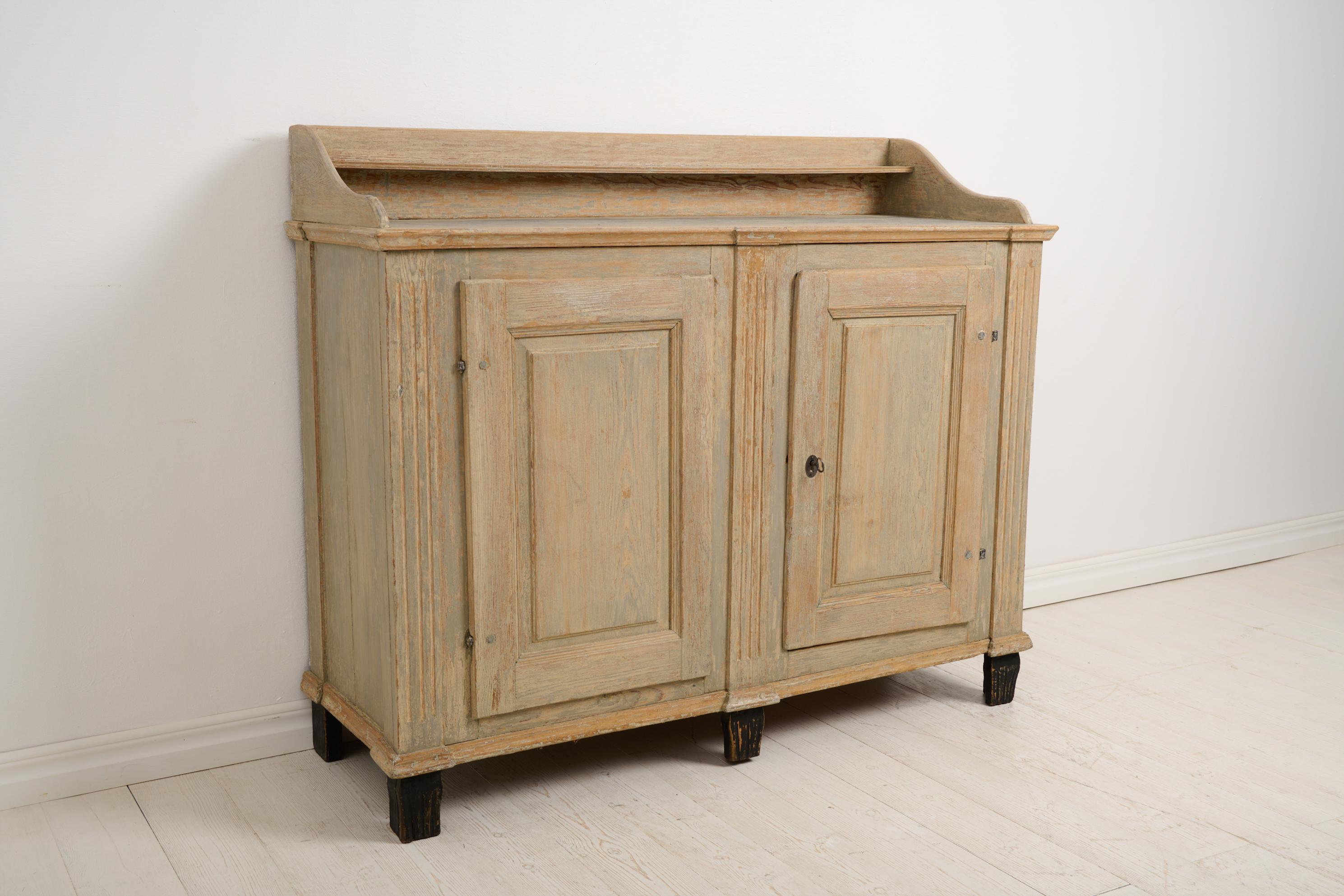 Echtes antikes klassisches Gustavianisches Sideboard aus Kiefer aus Nordschweden im Angebot 3