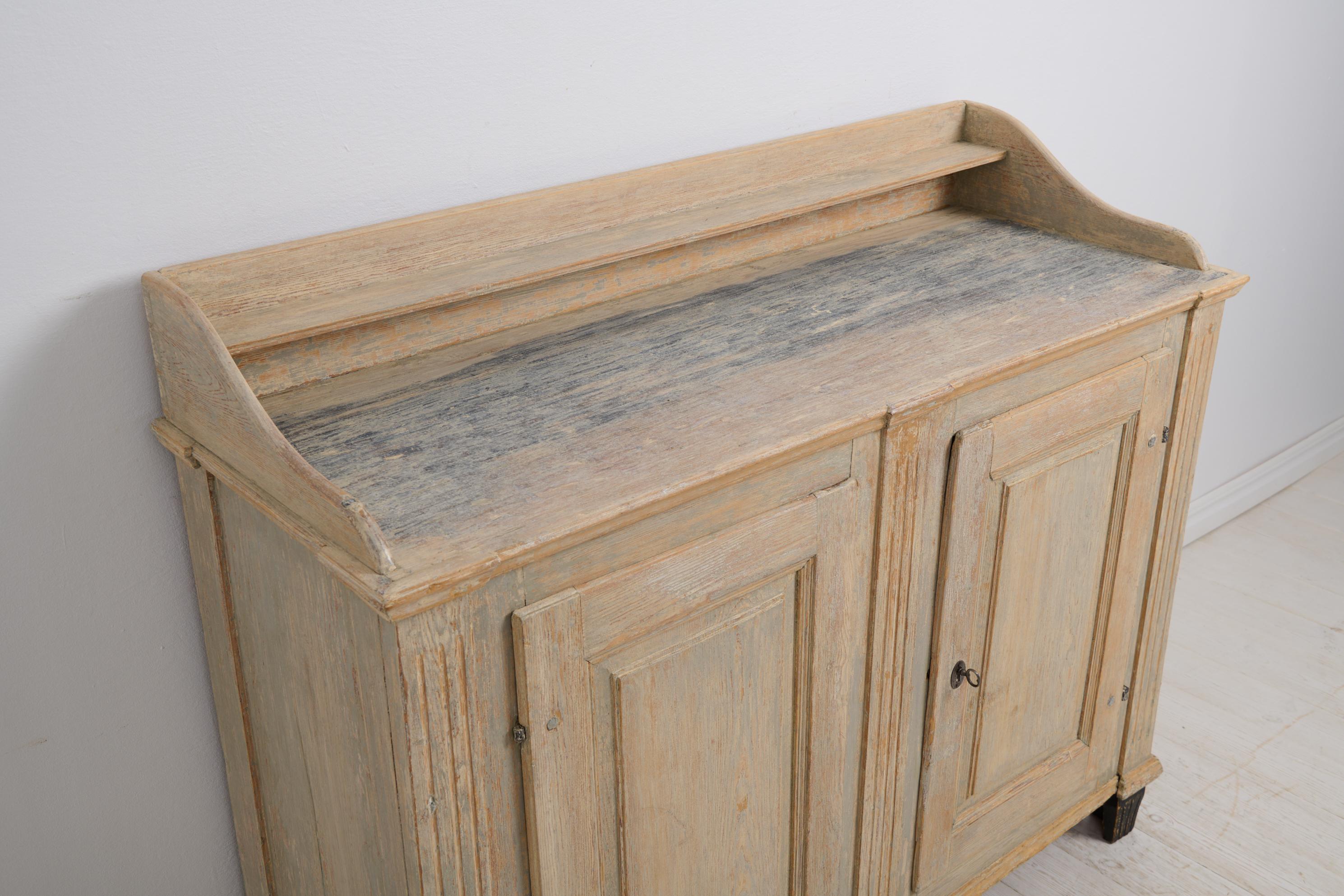 Echtes antikes klassisches Gustavianisches Sideboard aus Kiefer aus Nordschweden im Angebot 2