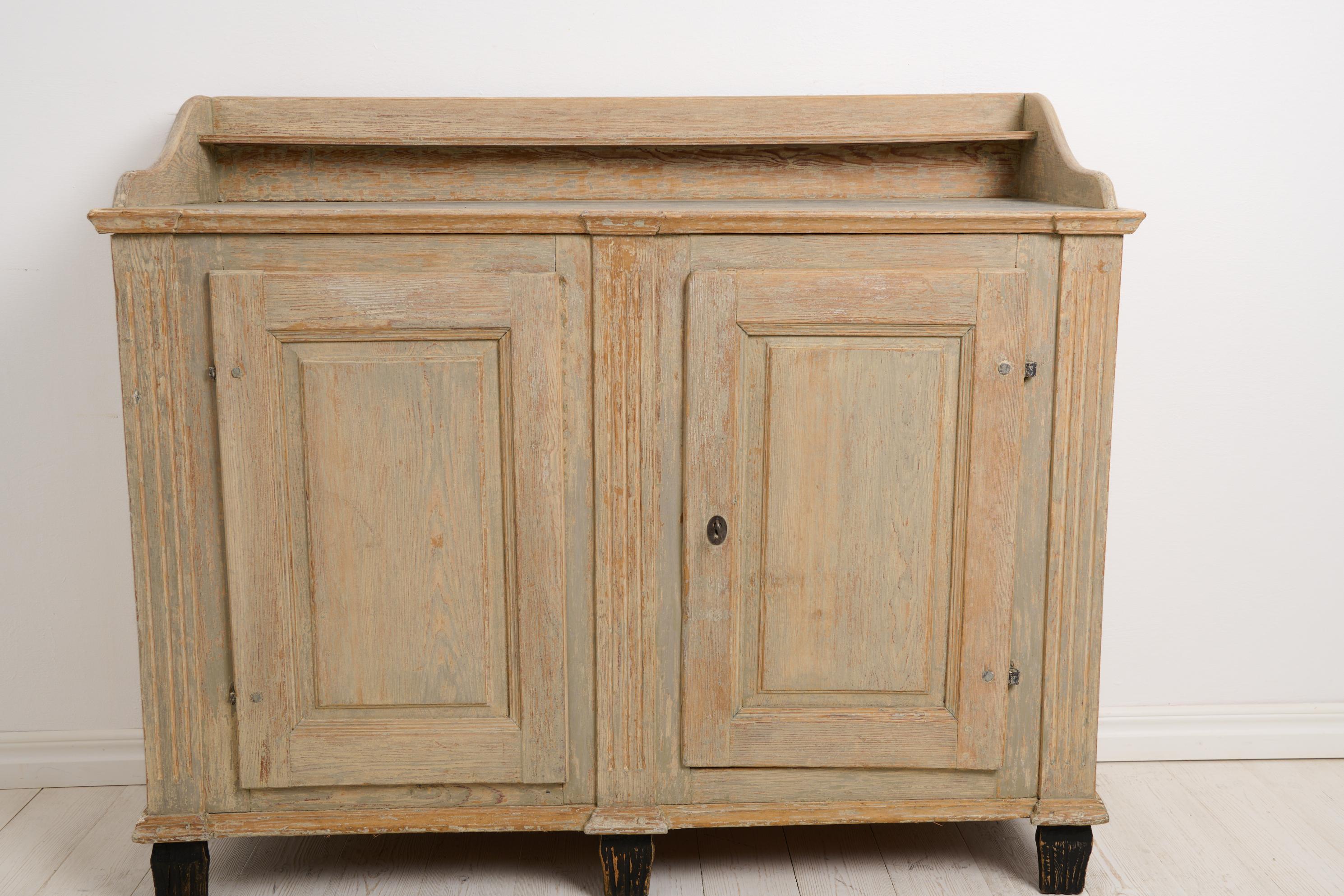 Echtes antikes klassisches Gustavianisches Sideboard aus Kiefer aus Nordschweden im Angebot 5