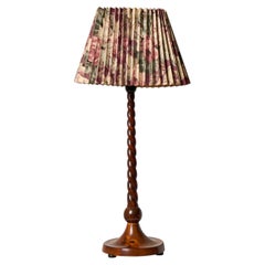 Grande lampada da tavolo svedese in stile Art Déco, in betulla massiccia con stelo intrecciato