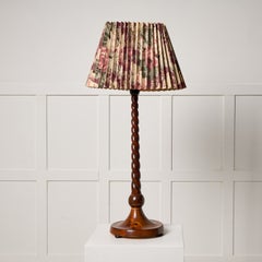 Grande lampada da tavolo svedese in stile Art Déco, in betulla massiccia con stelo intrecciato