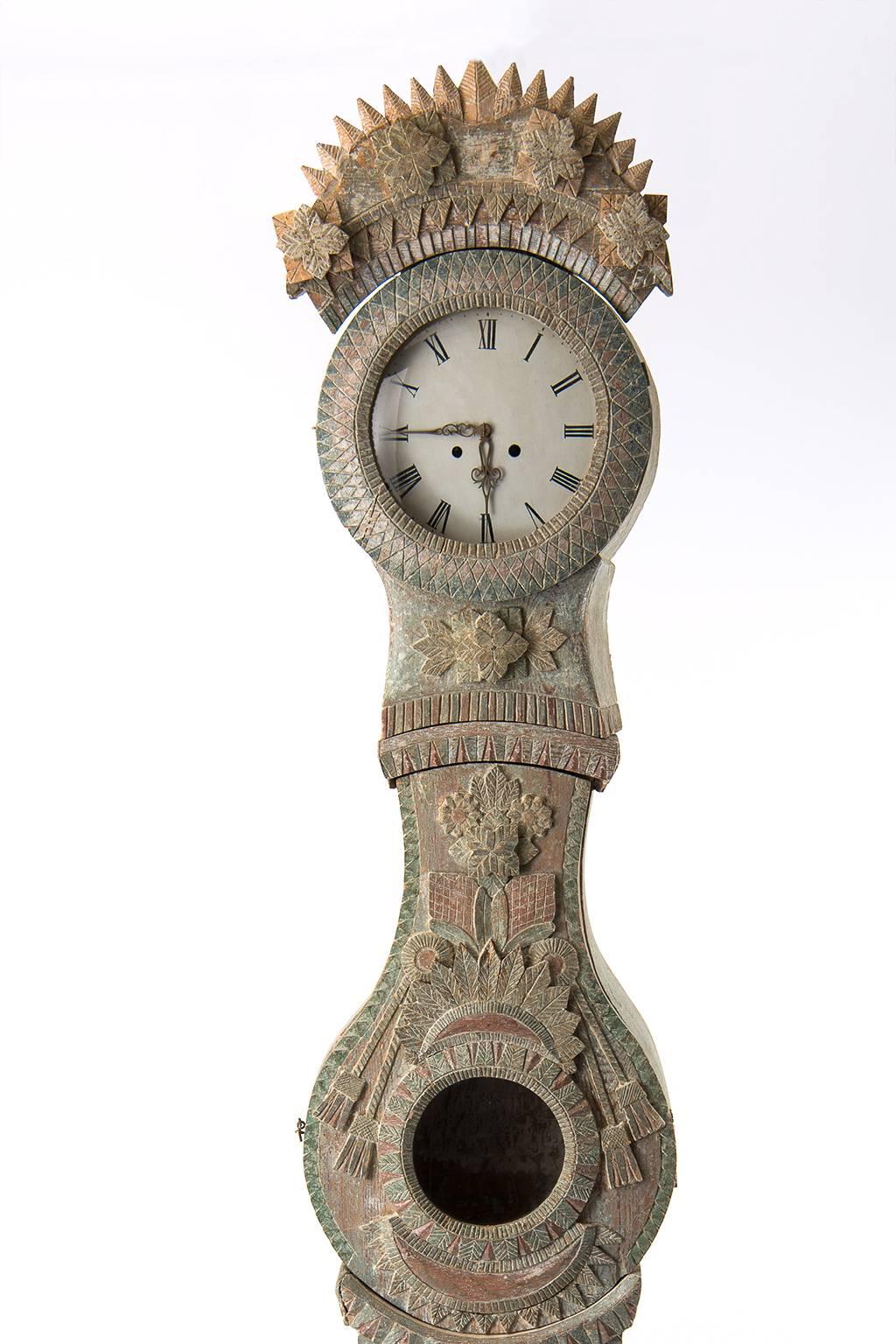 A so called bridal clock. The model is very unusual and was only made in a small geographical area in northern Sweden called Ångermanland. 
The idea of the clock was for it to resemble the bride and her dress for her upcoming wedding - hence the