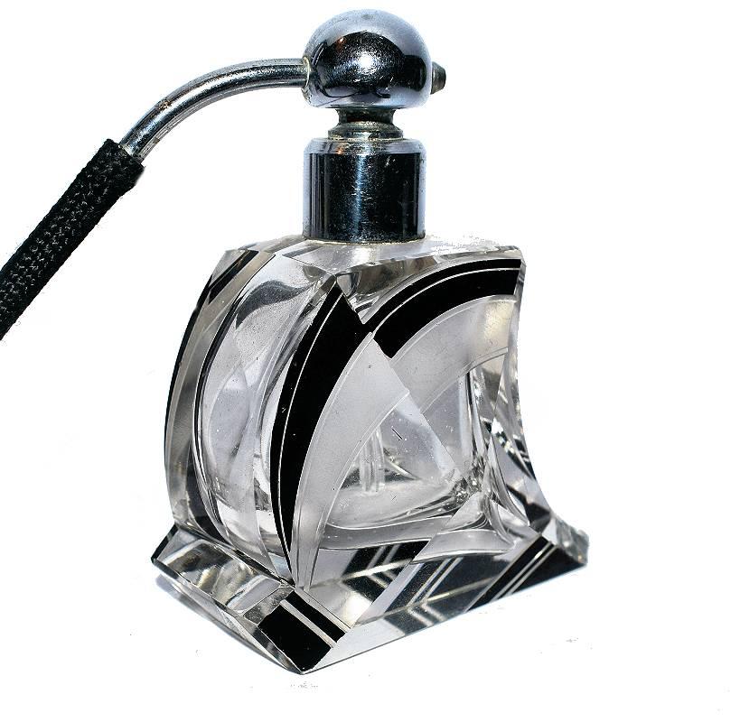 This is a superb 1930s Art Deco Czech perfume atomizer - possibly Karl Palda. The bottle is clear with a strong geometric black enamel design with a chrome fitment and silk bulb and tassle. Condition is excellent , there's no damage to mention and