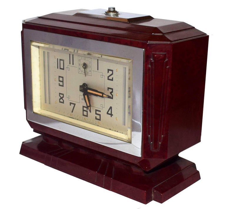 Large French Art Deco Bakelite Clock, circa 1935 In Good Condition For Sale In Devon, England