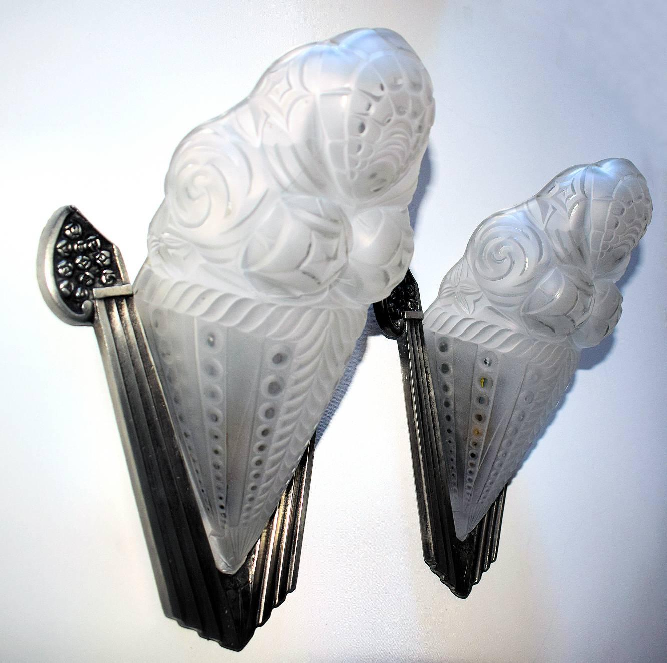 20th Century French Art Deco Pair of Wall Light Sconces For Sale