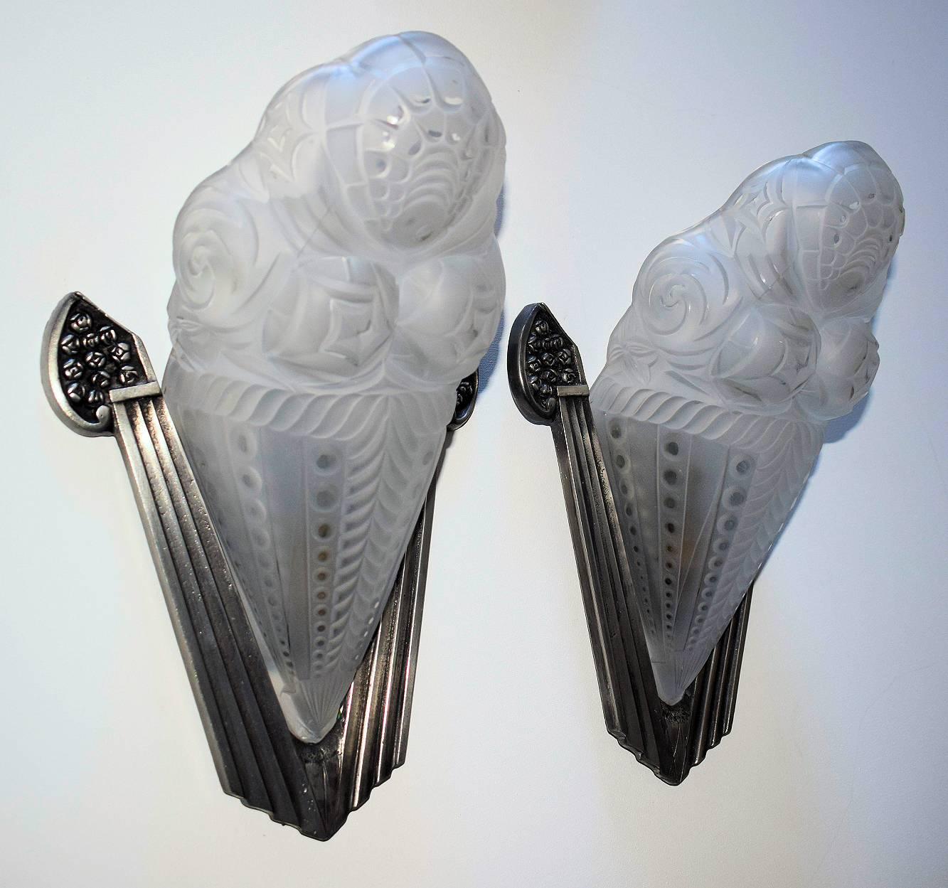 Metal French Art Deco Pair of Wall Light Sconces For Sale