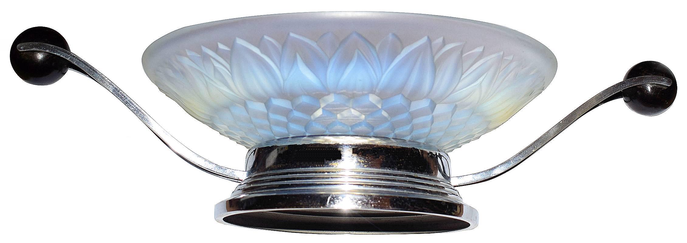 Fabulously stylish 1930s Art Deco French coupe /comport Choisy-le-Roi (Paris) France, circa 1930. Condition is excellent no damage to note, just normal expected traces of its age. The glass rests of a stepped chrome circular base with two chrome