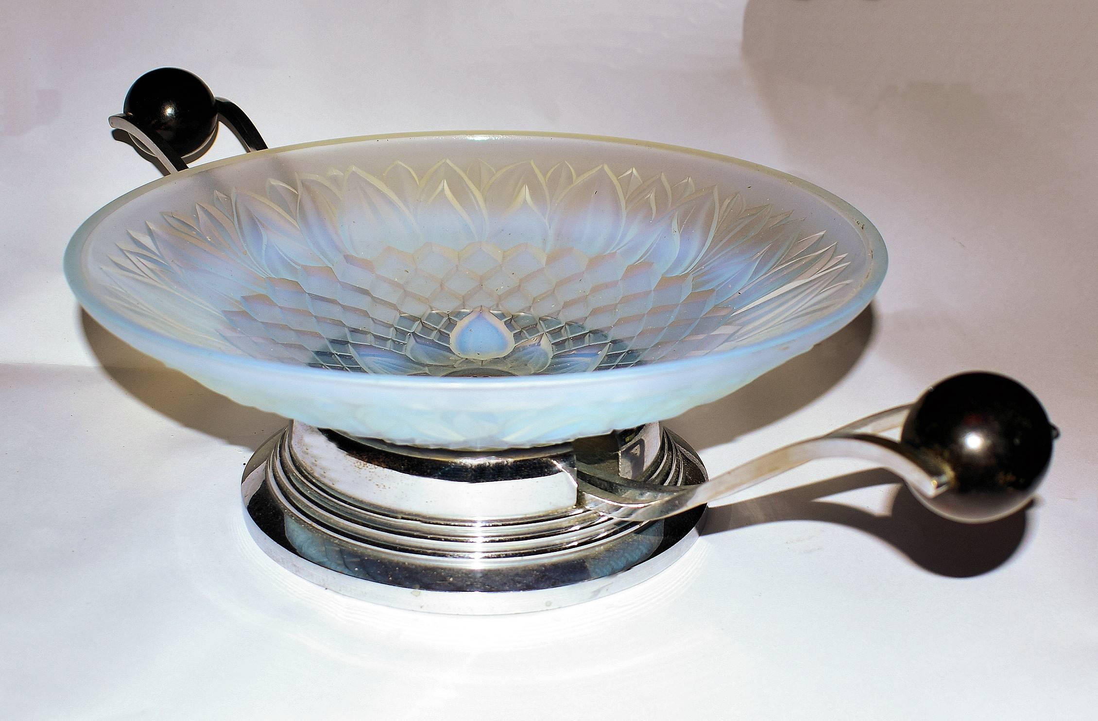 20th Century Large Art Deco French Opalescent Coupe, circa 1930