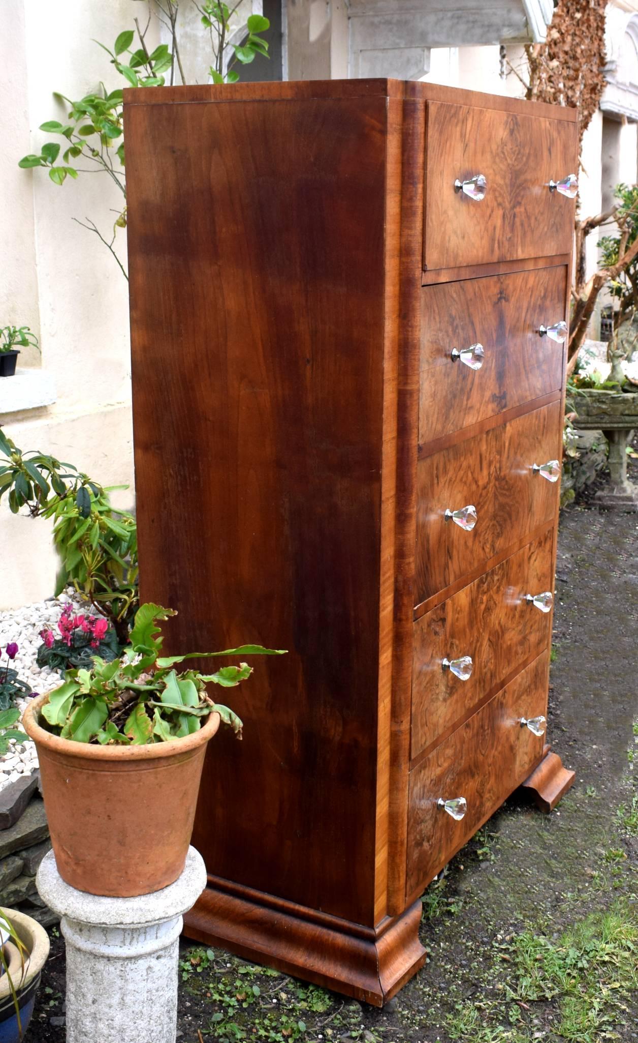 This is without doubt of one the best Art Deco chest of drawers we've been able to source in a very long while. Originating from England and dating to the mid-1930s, the set of drawers has the highest craftsmanship in both it's make and timbers
