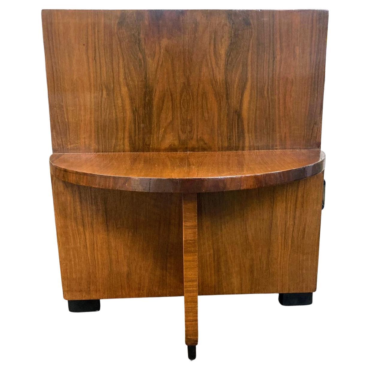Very attractive and authentic 1930s Art Deco sectional occasional table. Beautiful figuring to the veneers all-over with a very distinctive patterning. Not only does this table look stylish but it's very functional too with plenty of surfaces to