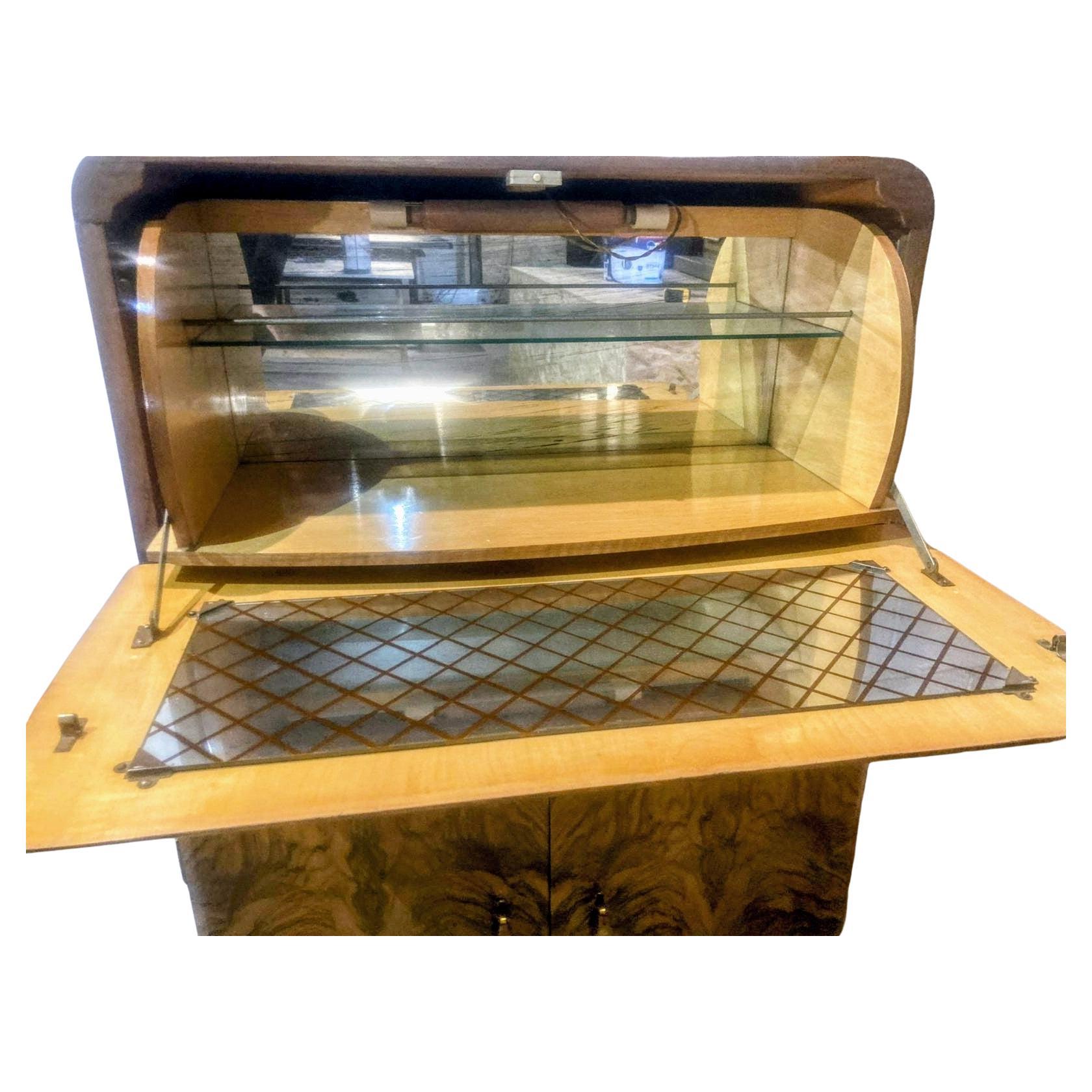 Art Deco Figured Walnut Dry Bar Cocktail Cabinet, English, c1930 In Good Condition For Sale In Devon, England