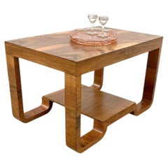 Tavolino Art Déco oblungo in noce a due ripiani, Inghilterra, 1930 circa