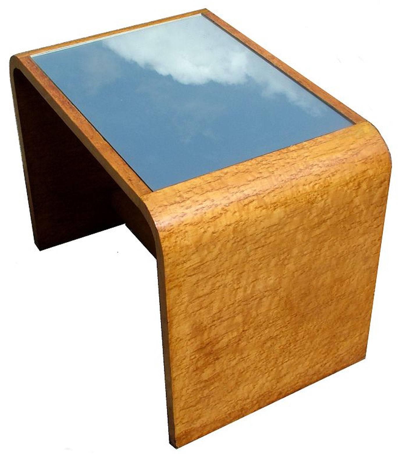 Modernistischer Art-Déco-Beistelltisch aus Vogelaugenahorn (Art déco) im Angebot