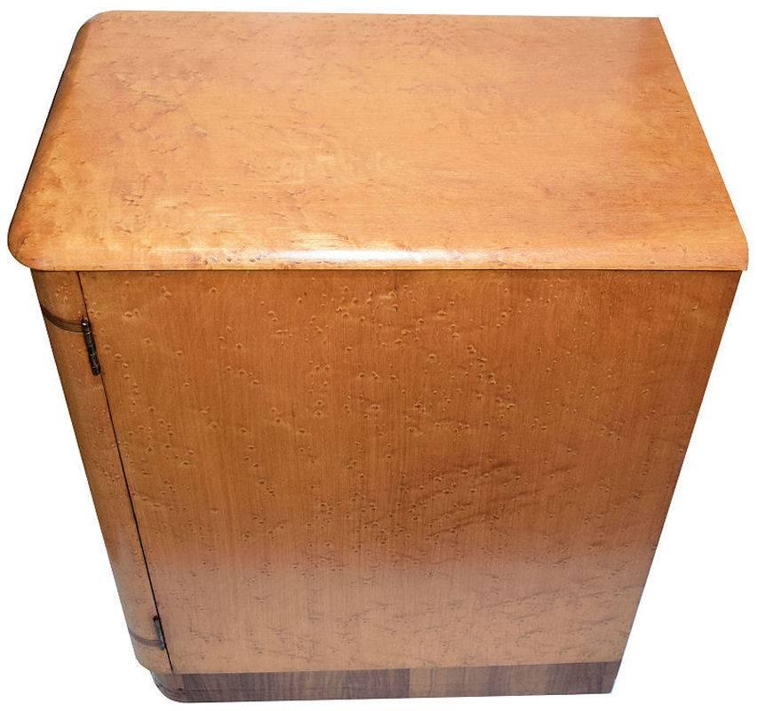 20th Century 1930s Art Deco Blonde Bedside Cabinets or Tables