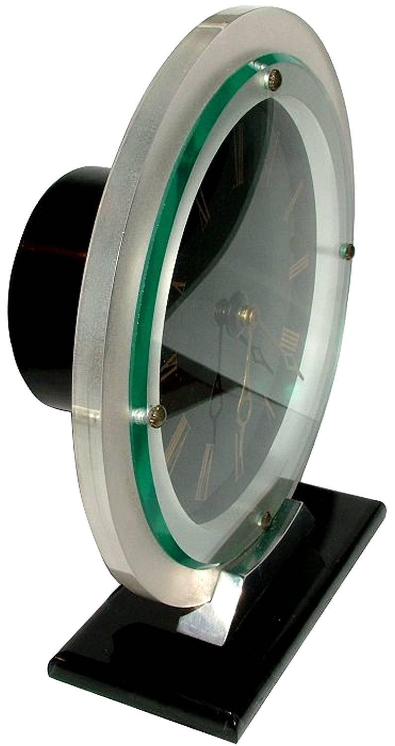 A real mans clock we think, is this 1930s Art Deco English modernist clock by Temco. Features an early frost effect early celluloid/plastic dial with gilt numerals all of which is supported on a chrome and early black plastic/bakelite plinth. Very